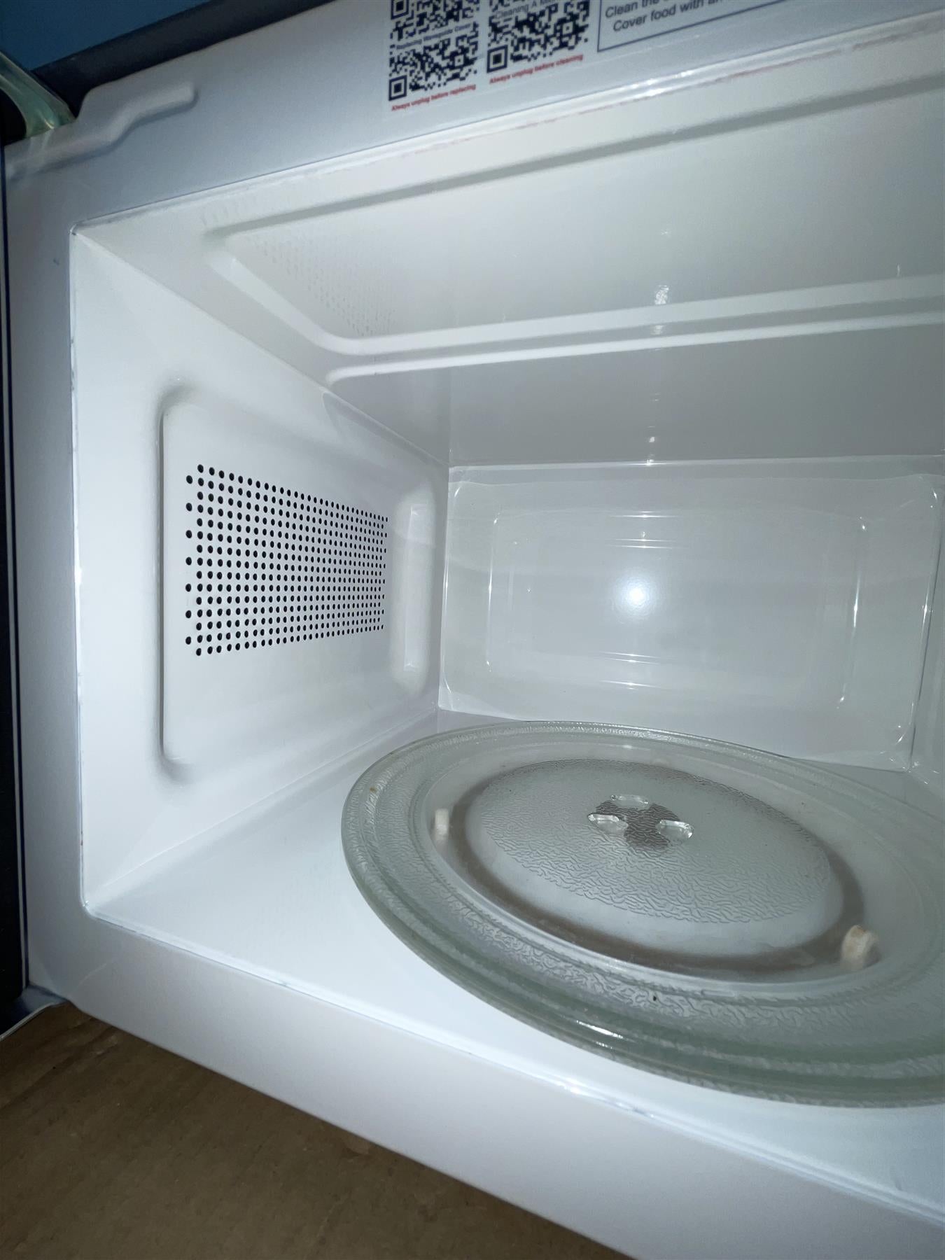 De'Longhi Argento Flora 800W Standard Microwave oven Food Reheat - Grey