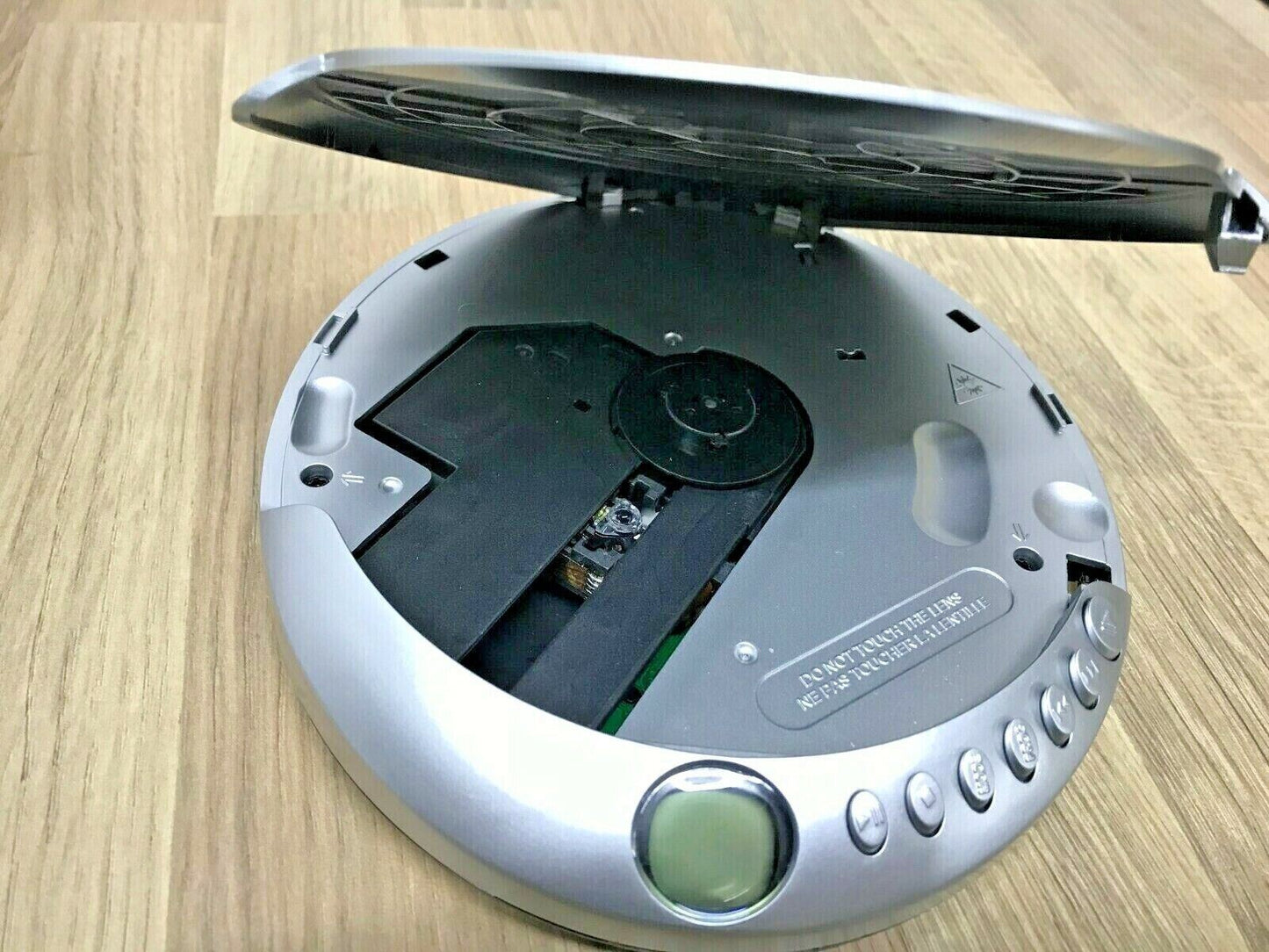 Bush Portable CD Player Anti-shock Playback CD 3.5mm Headphones Battery Operated