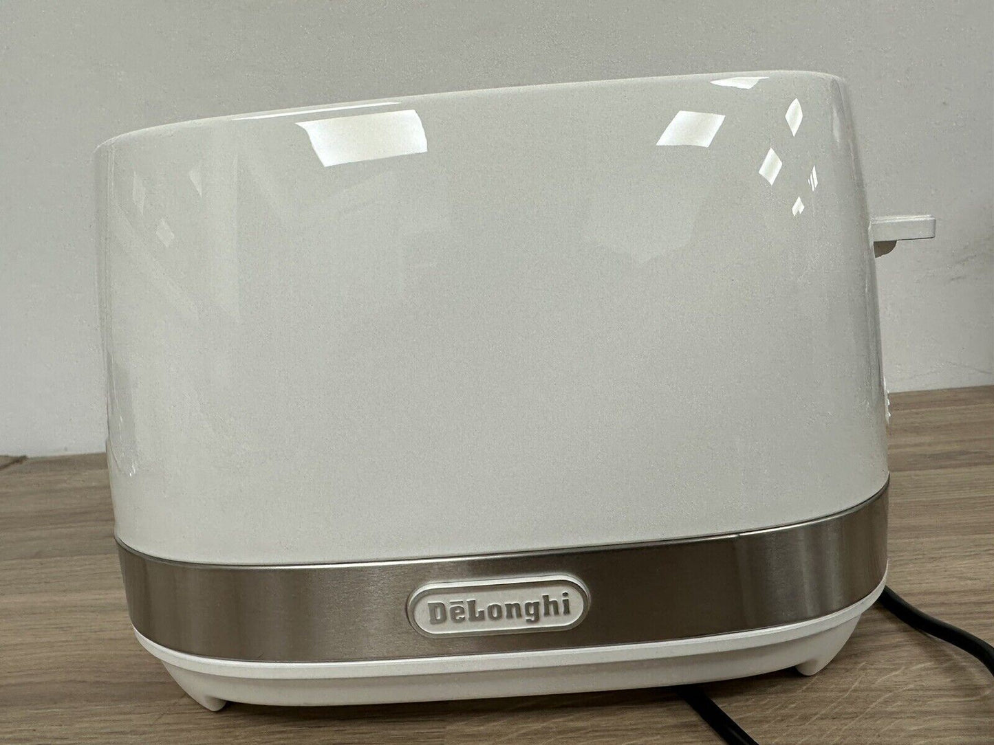 De'Longhi Toaster Active Line CTLA2003W 2 Slice Extra Wide Slots Bagel - White