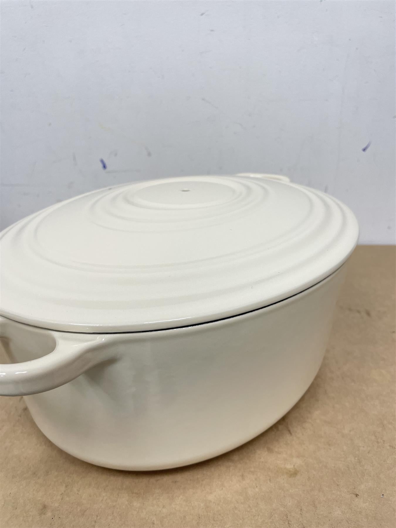 Habitat 4.70 Litre Cast Iron Oval Casserole Dish Easy cook, Easy serve - Cream