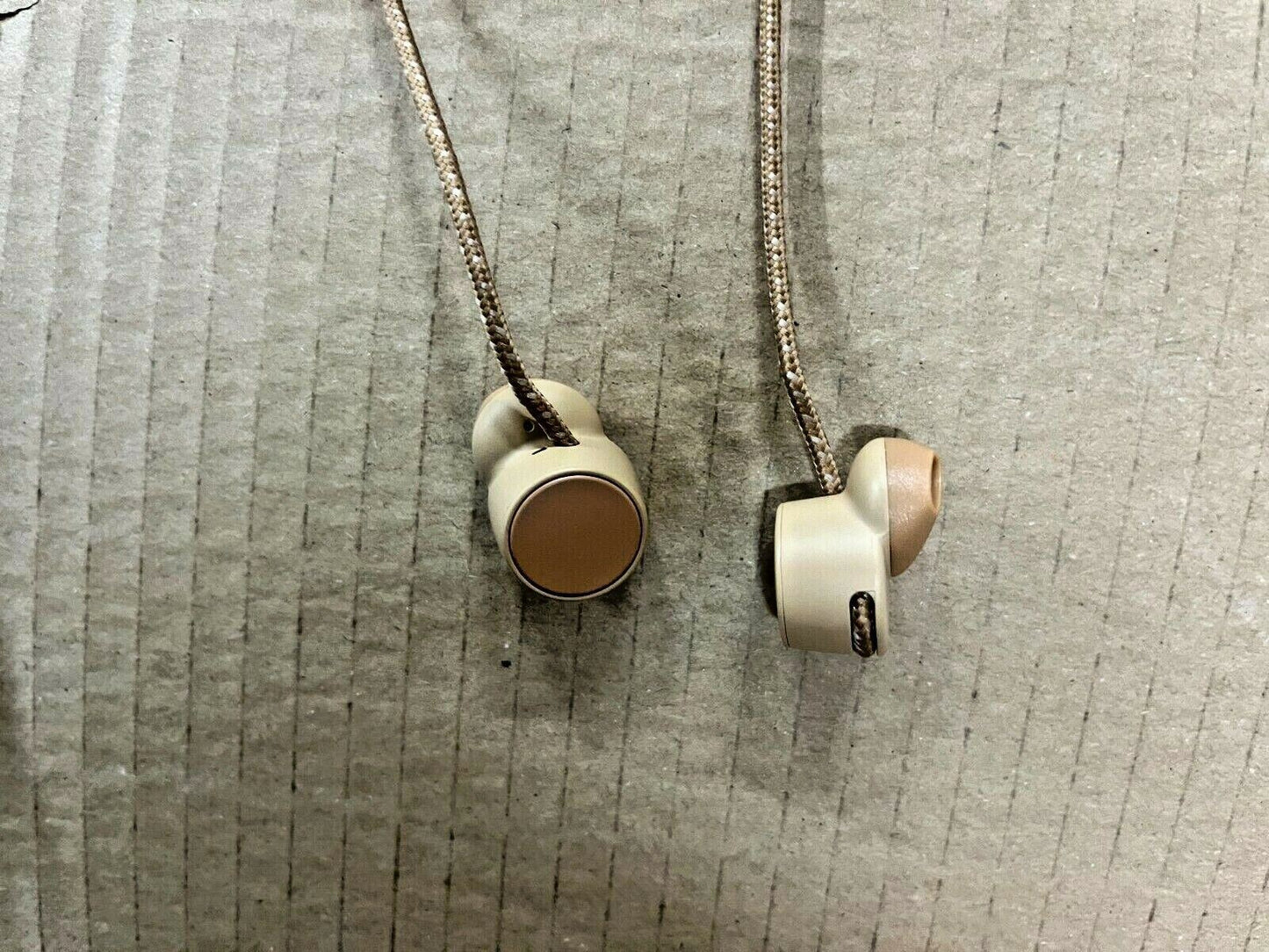 Urbanears Jakan wireless earphones adjustable control knob 12+ hours playtime
