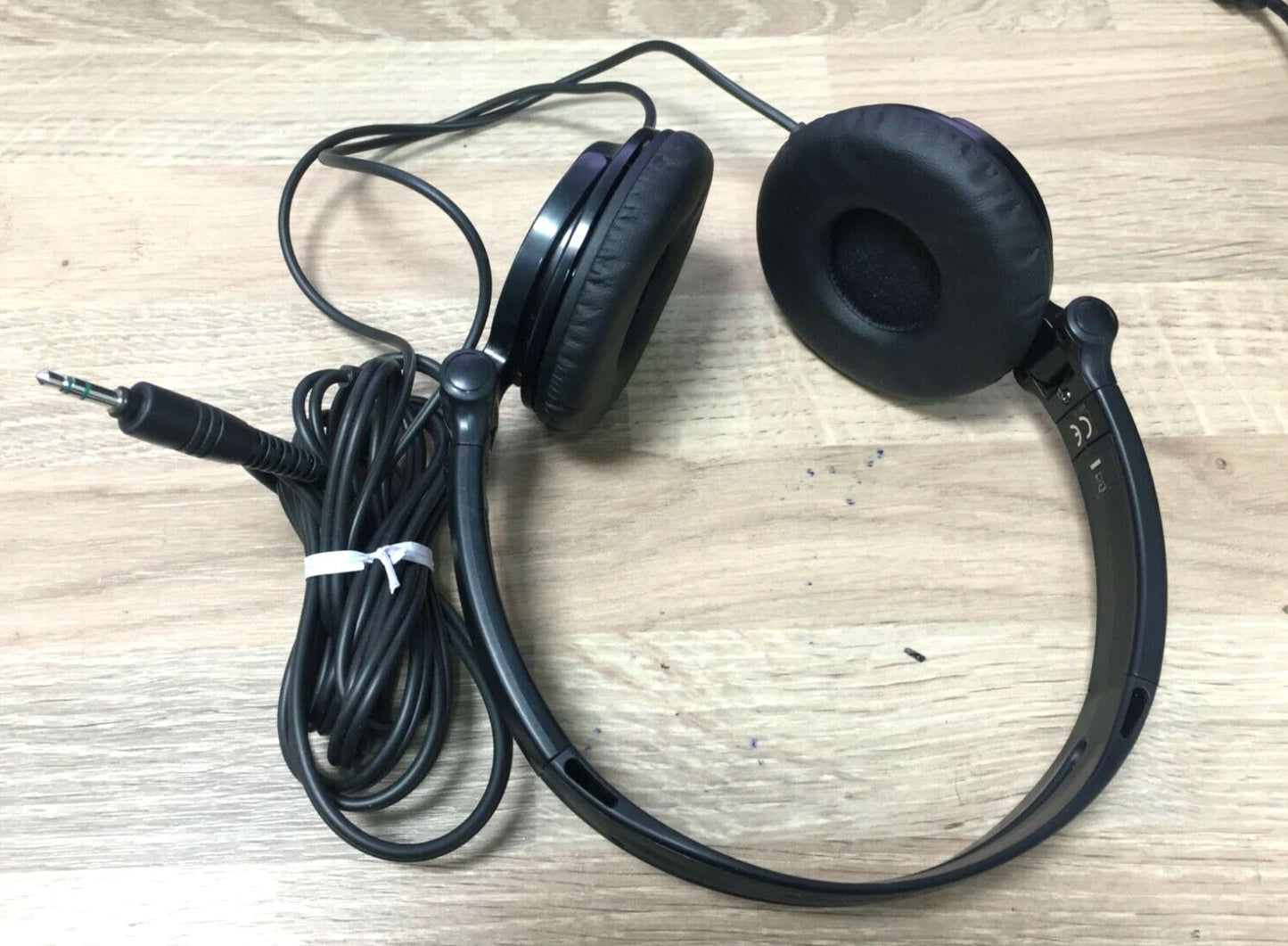 Sony MDRV150 Sound Monitoring DJ Full Ear Headphones Reversible Earcups Stereo