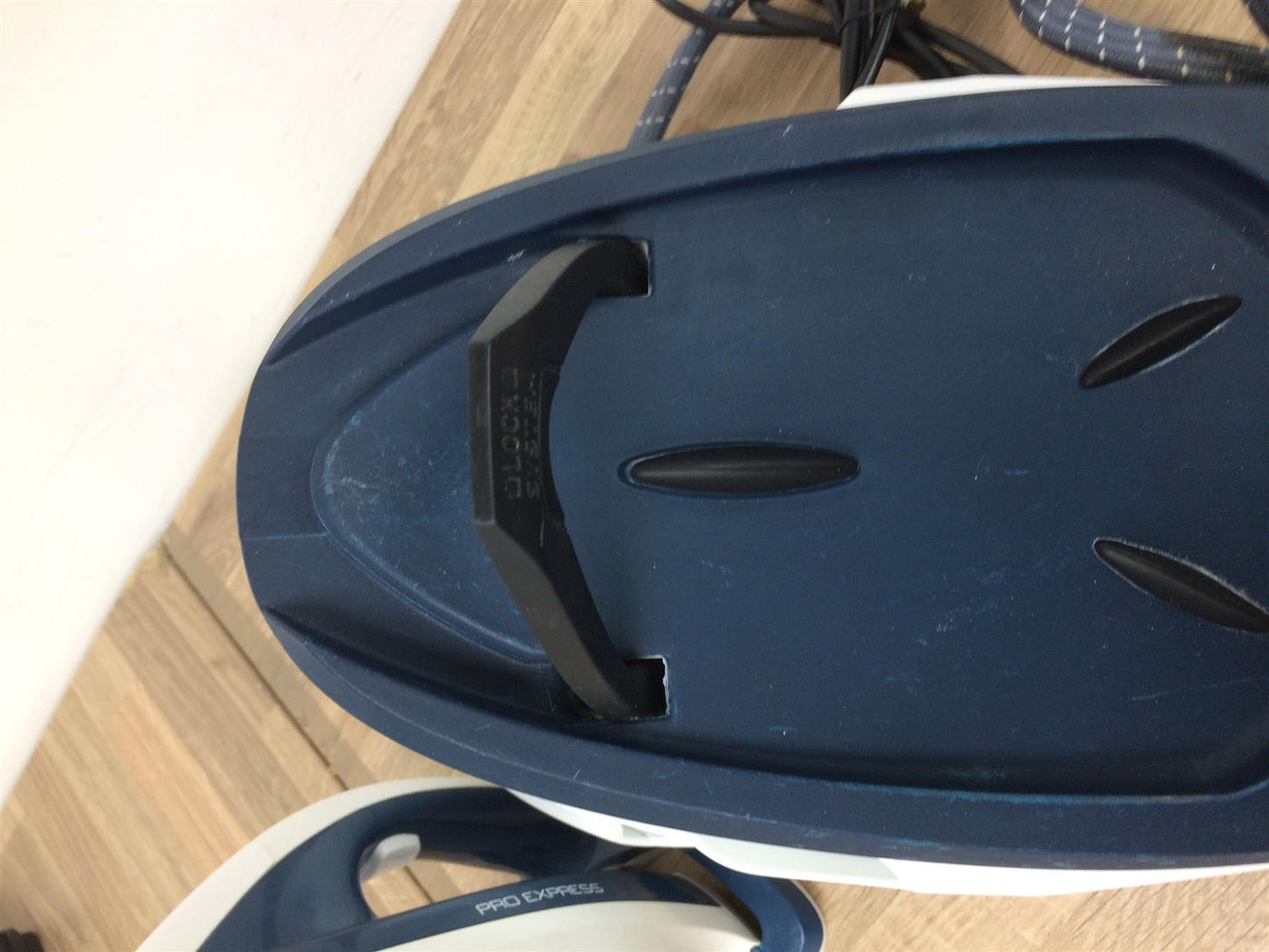 Tefal Pro Express Ultimate II Steam Generator Iron stand fast-heating