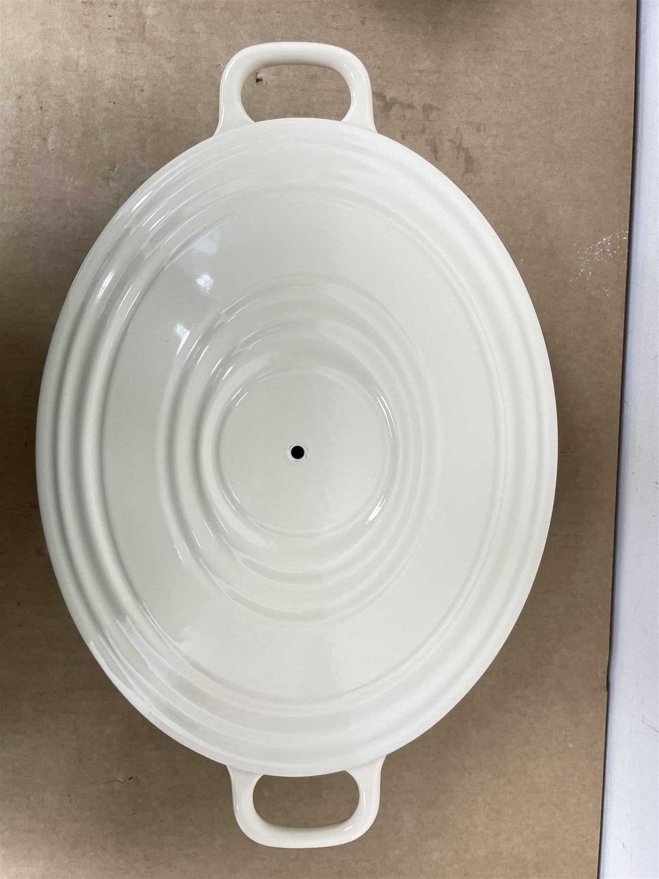 Habitat 4.70 Litre Cast Iron Oval Casserole Dish Easy cook, Easy serve - Cream