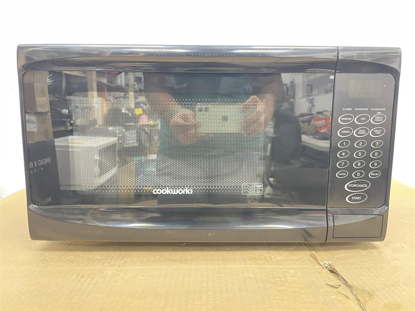 Cookworks 700W Standard Microwave MM7 - Black Defrost MM7 6 power levels