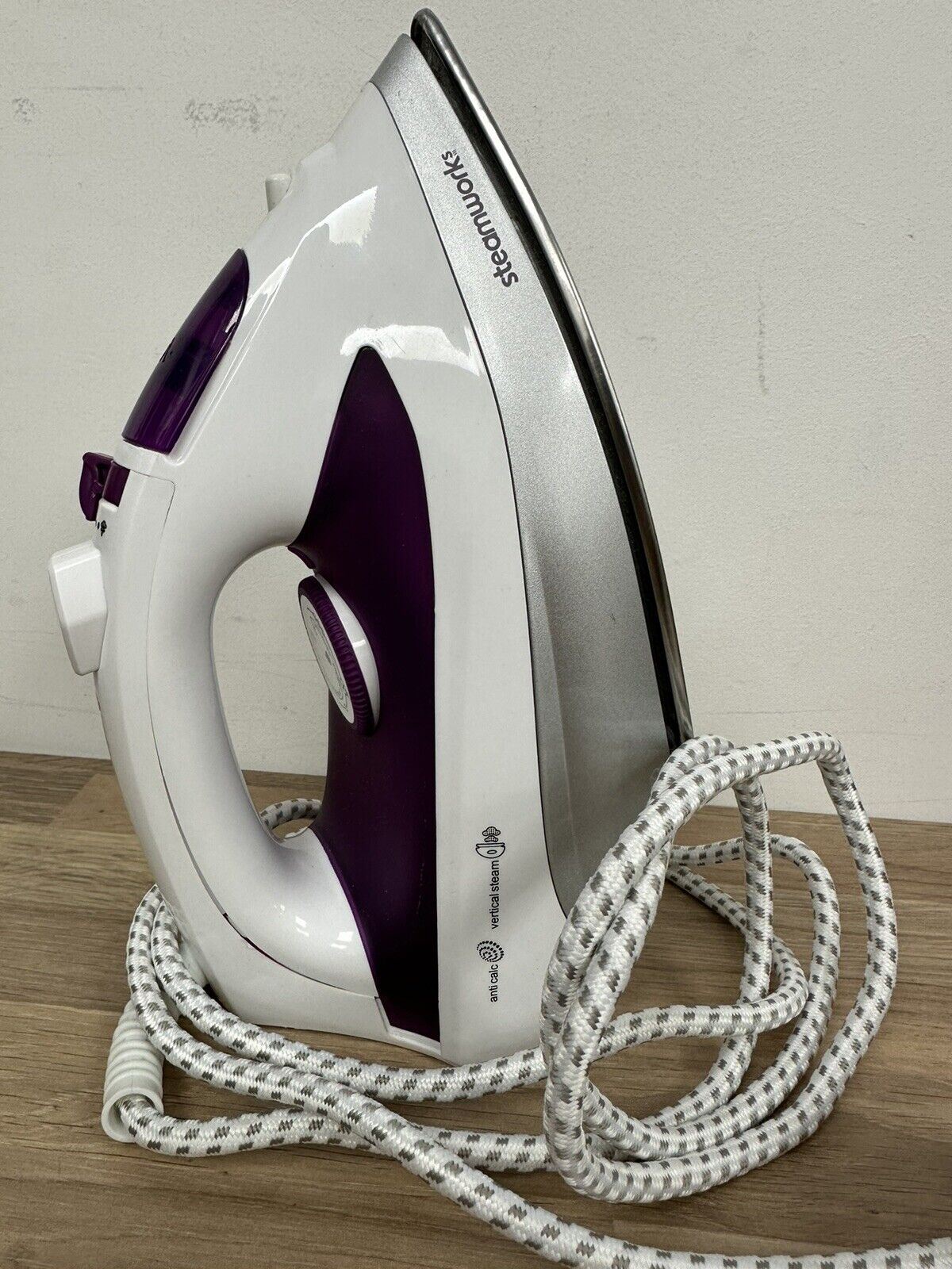 STEAMWORKS STEAM iron ES2325 water refiller prevent limescale clothes steamer