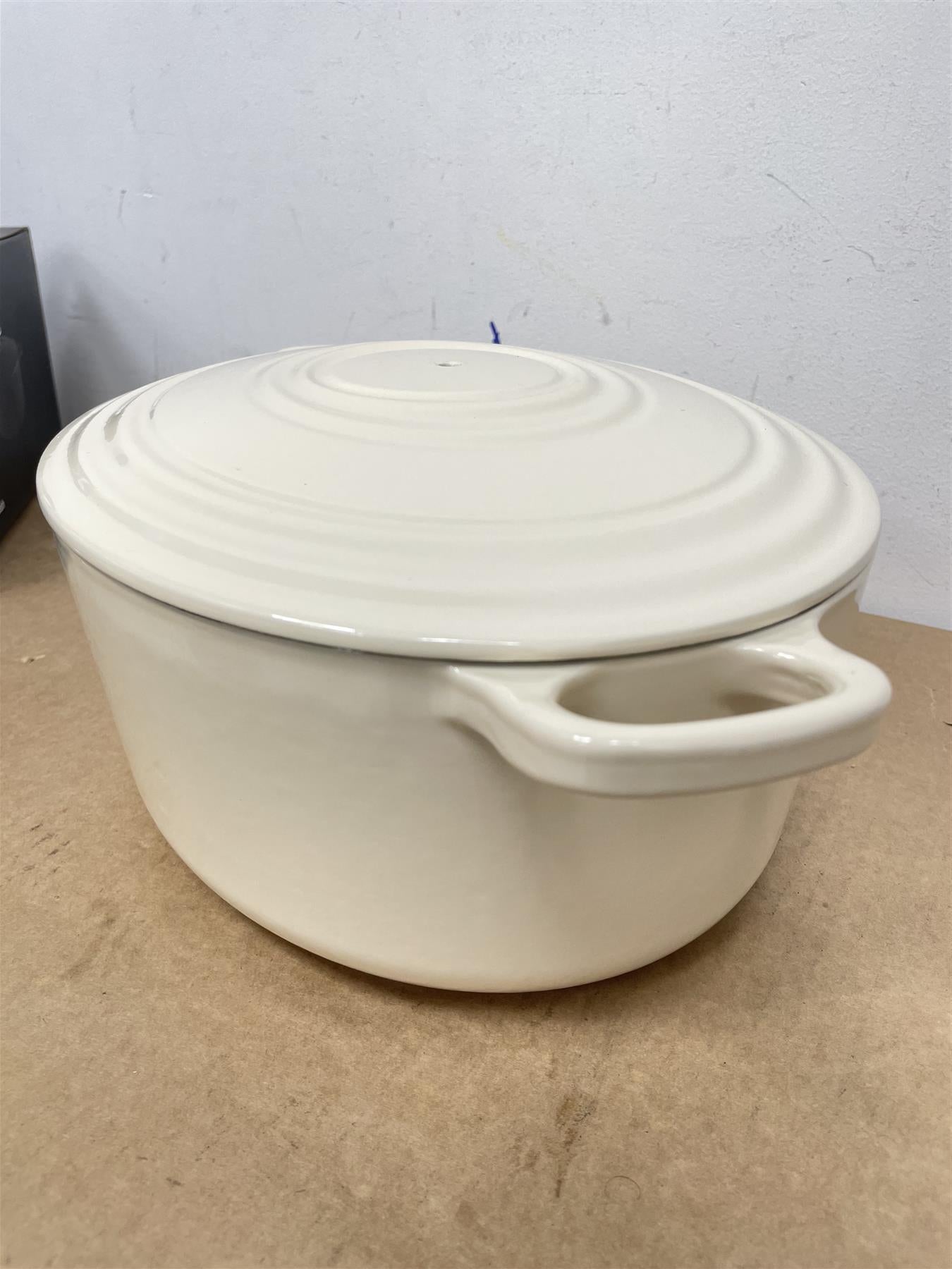 Habitat 4.70 Litre Cast Iron Oval Casserole Dish Easy cook, Easy serve - Cream