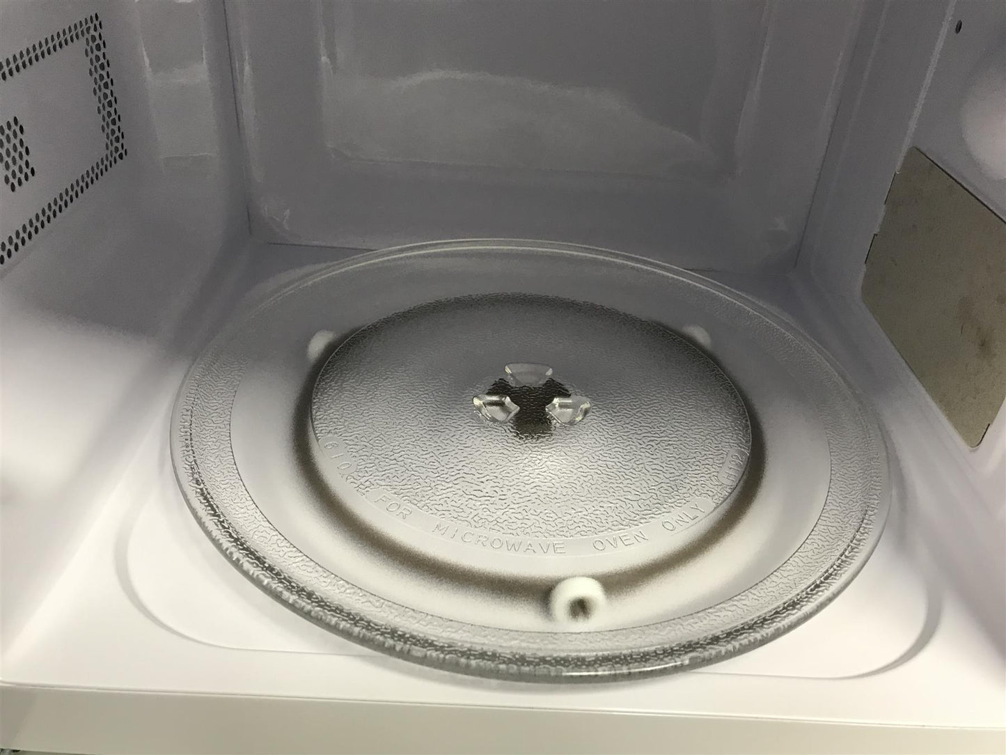 Tesco microwave MM20 17L 700W Defrost Manual Dial Simple Compact White