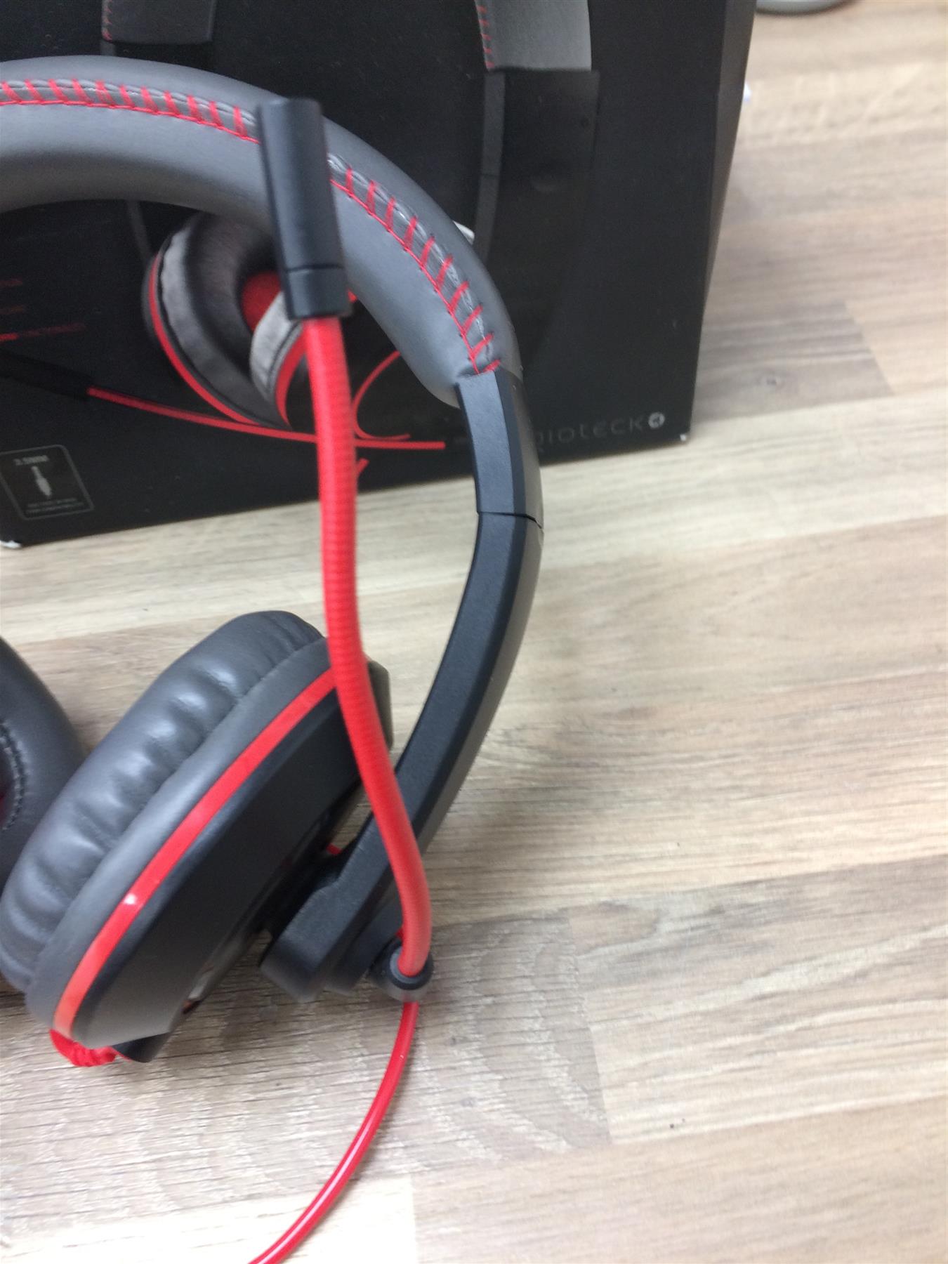 Gioteck XH100S WIRED Headset Stereo Gaming Grey Red