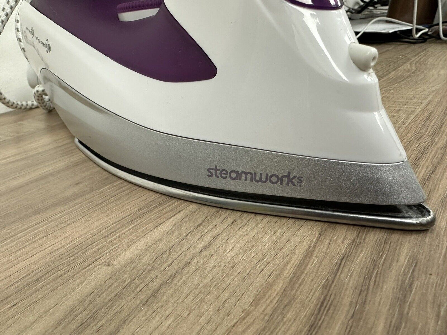 STEAMWORKS STEAM iron ES2325 water refiller prevent limescale clothes steamer