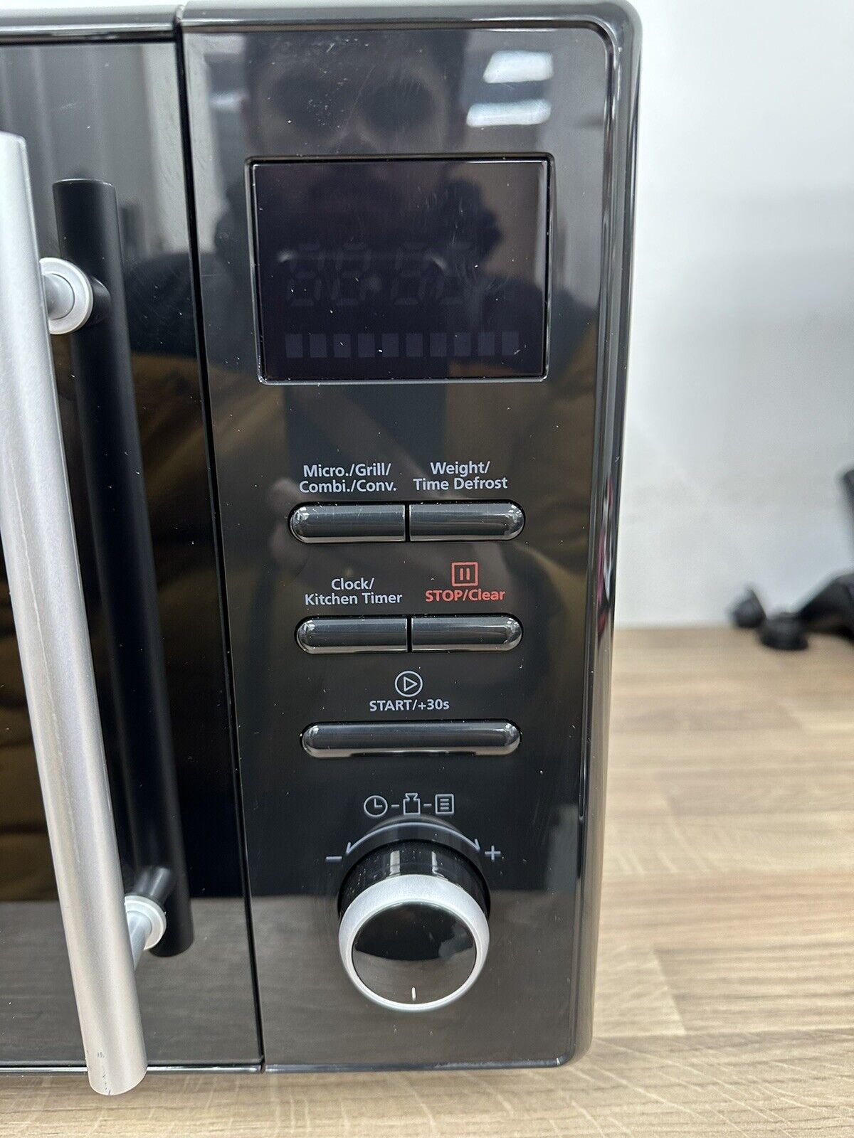 De'Longhi 900W kitchen electric Enamel Cavity Combination Microwave Oven - Black
