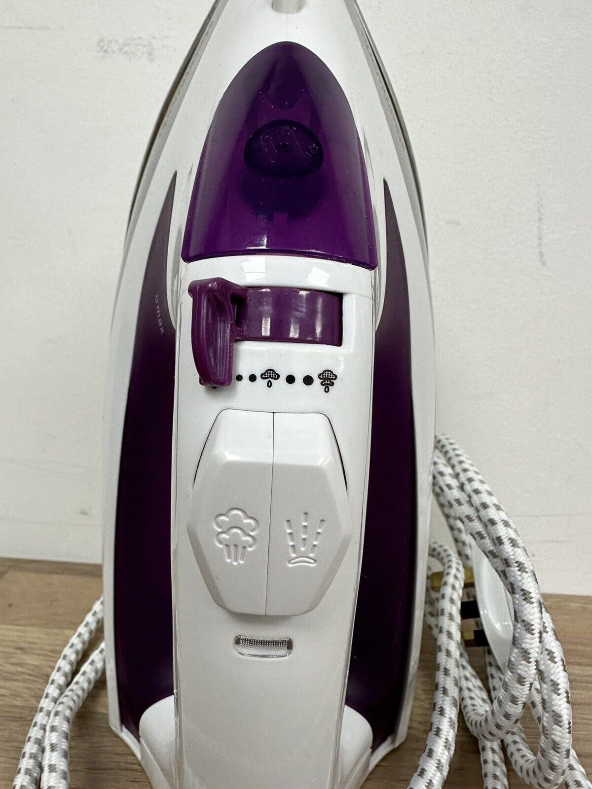 STEAMWORKS STEAM iron ES2325 water refiller prevent limescale clothes steamer