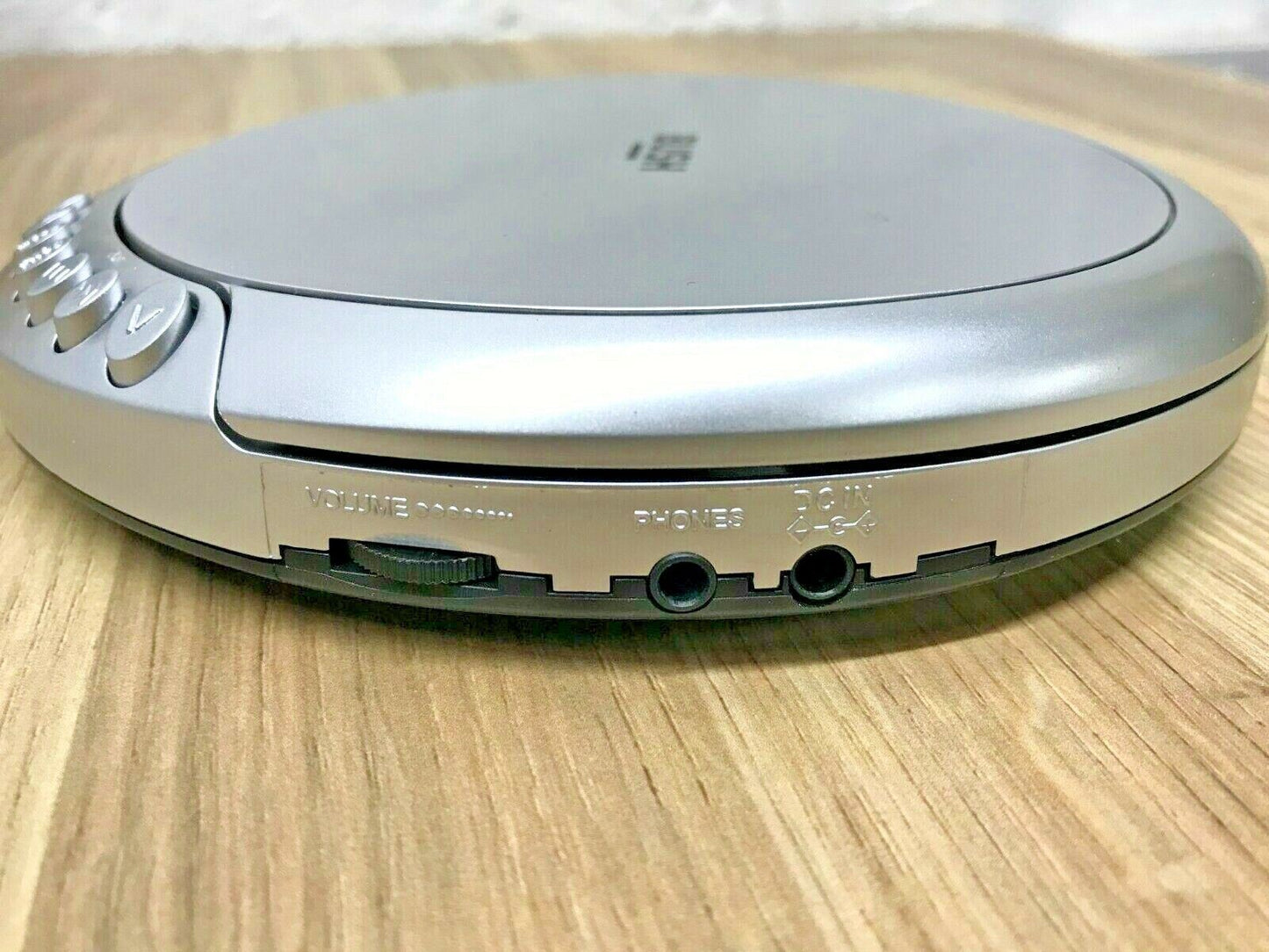 Bush Portable CD Player Anti-shock Playback CD 3.5mm Headphones Battery Operated