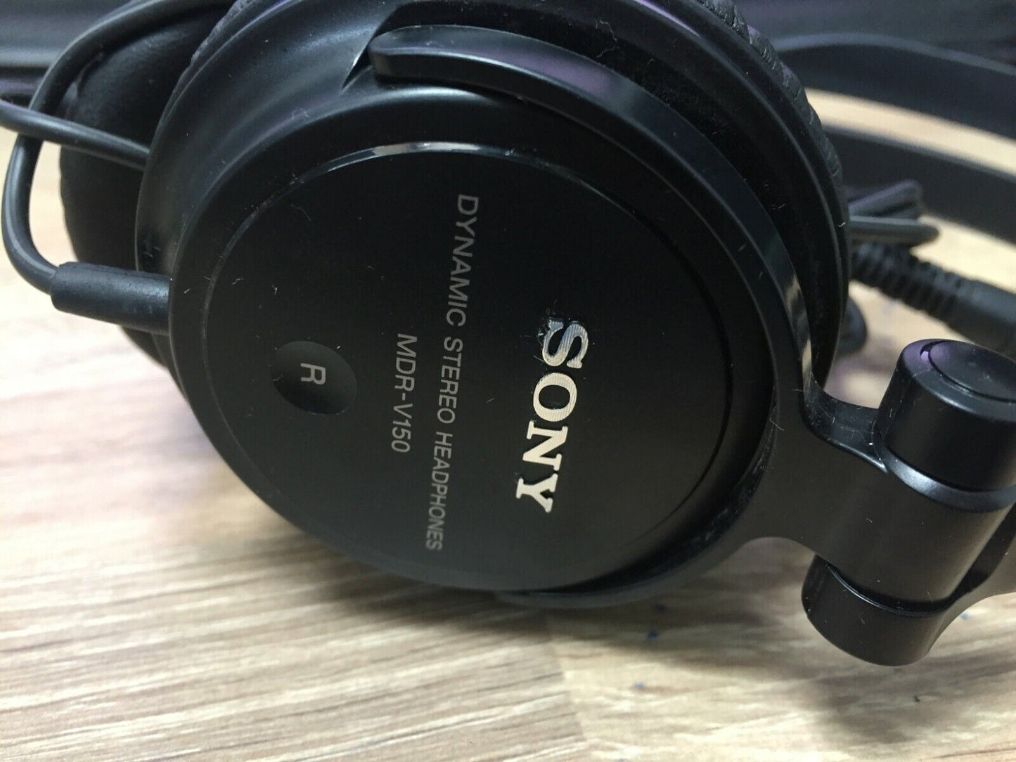 Sony MDRV150 Sound Monitoring DJ Full Ear Headphones Reversible Earcups Stereo