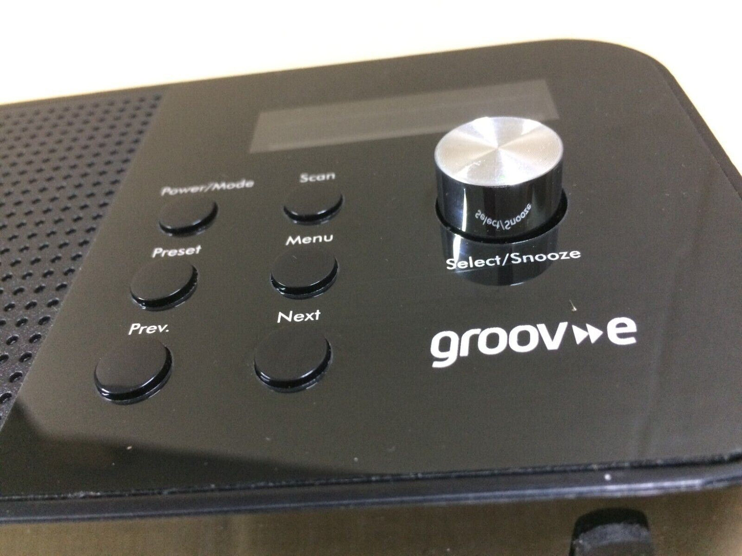 GROOV-E VENICE PORTABLE DAB/FM DIGITAL RADIO W/ 20 PRESET STATIONS - GVDR04BK