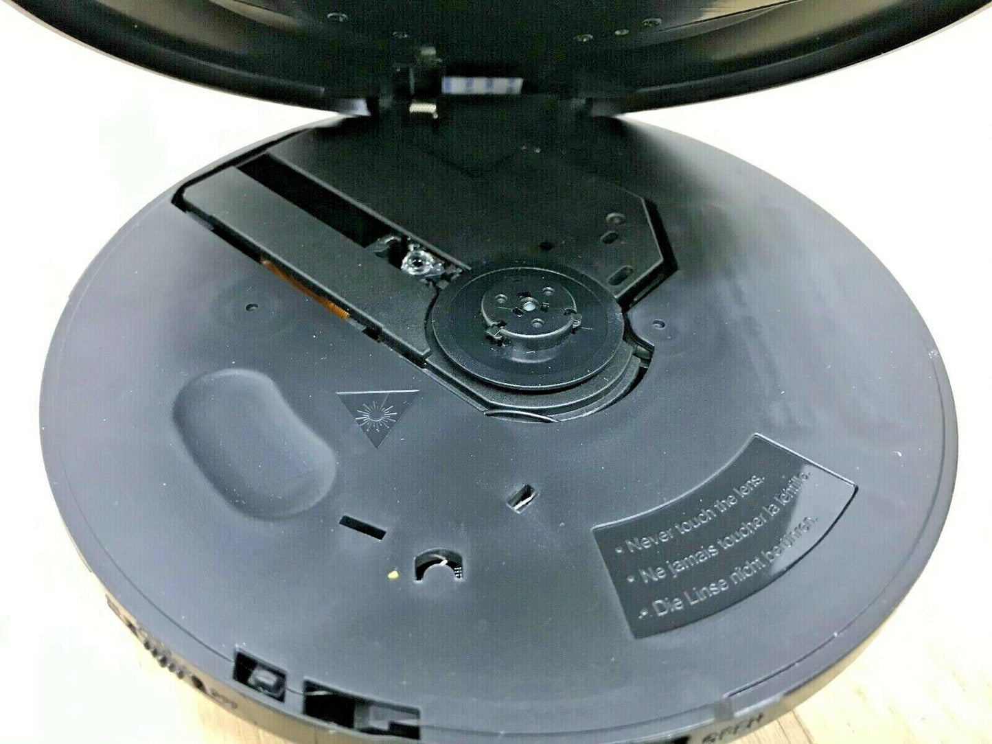 Bush Portable CD Player CD CD-R CD-RW MP3 Headphone Battery Anti-shock Playback