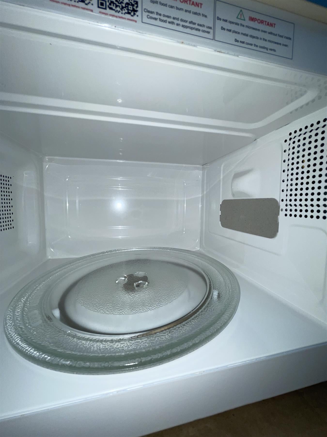 De'Longhi Argento Flora 800W Standard Microwave oven Food Reheat - Cream
