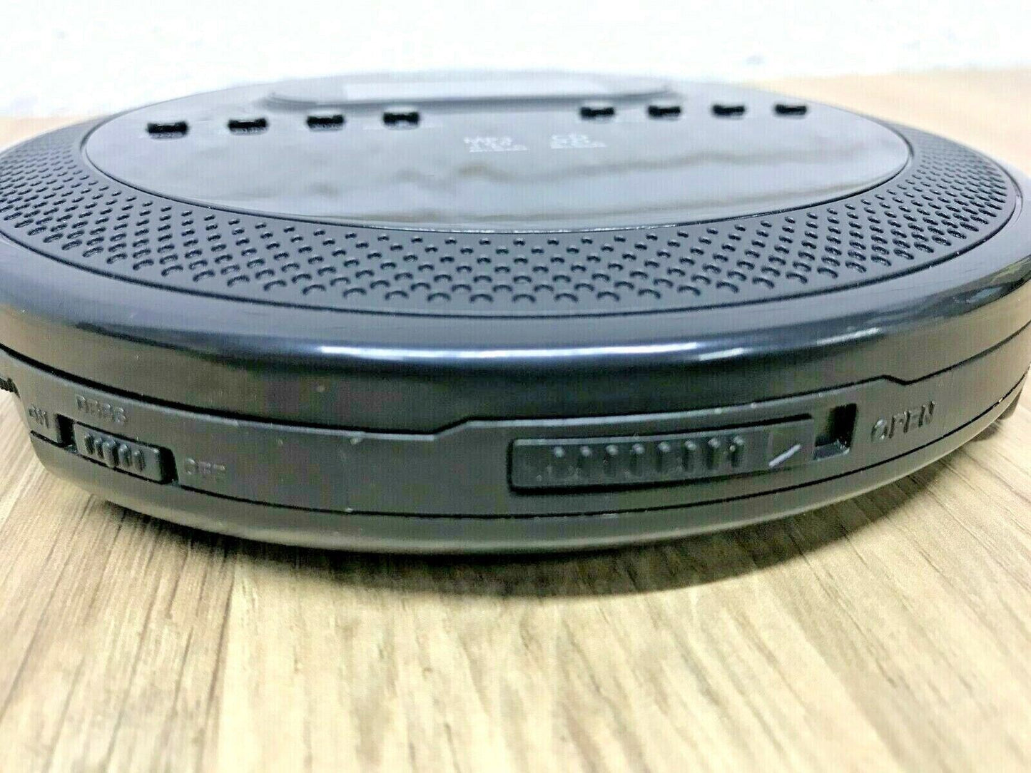 Bush Portable CD Player CD CD-R CD-RW MP3 Headphone Battery Anti-shock Playback