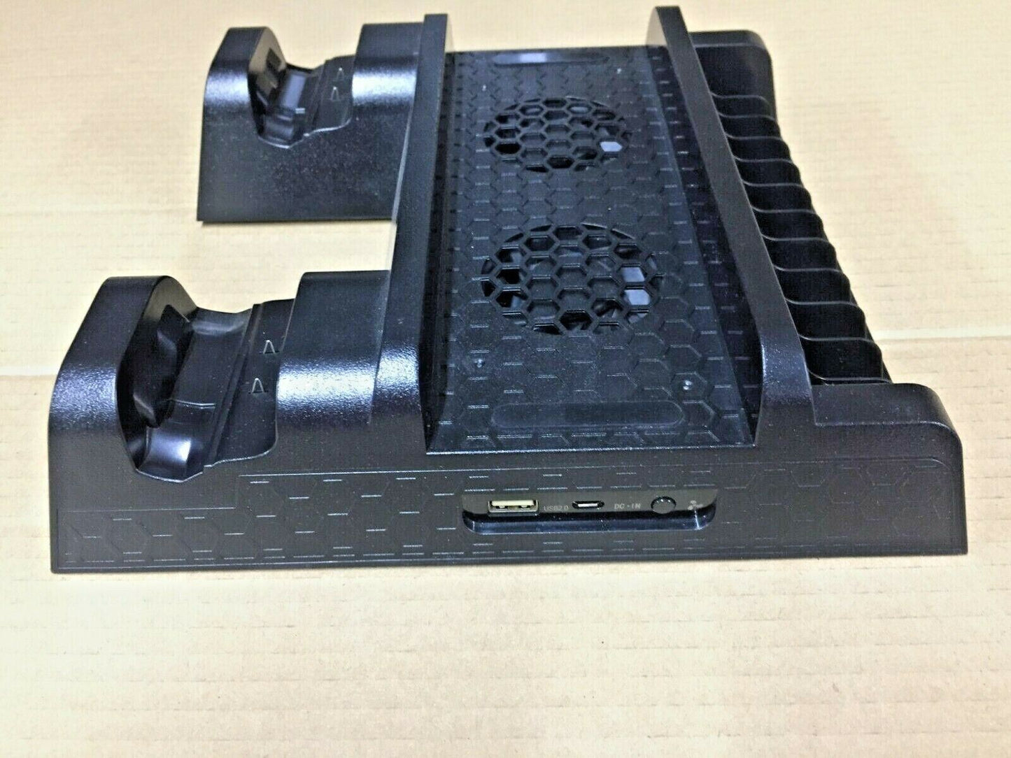 NUMSKULL XBOX ONE 5 IN 1 DOCKING STATION CONSOLE STAND GAME CONTROLLER CHARGER