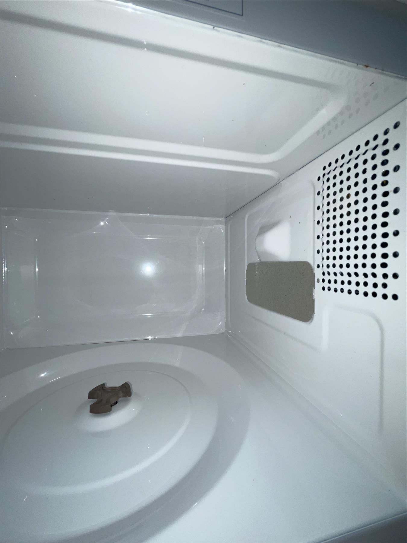 Cookworks Microwave Oven EM7 700W Standard Kitchen Food Reheat Defrost White