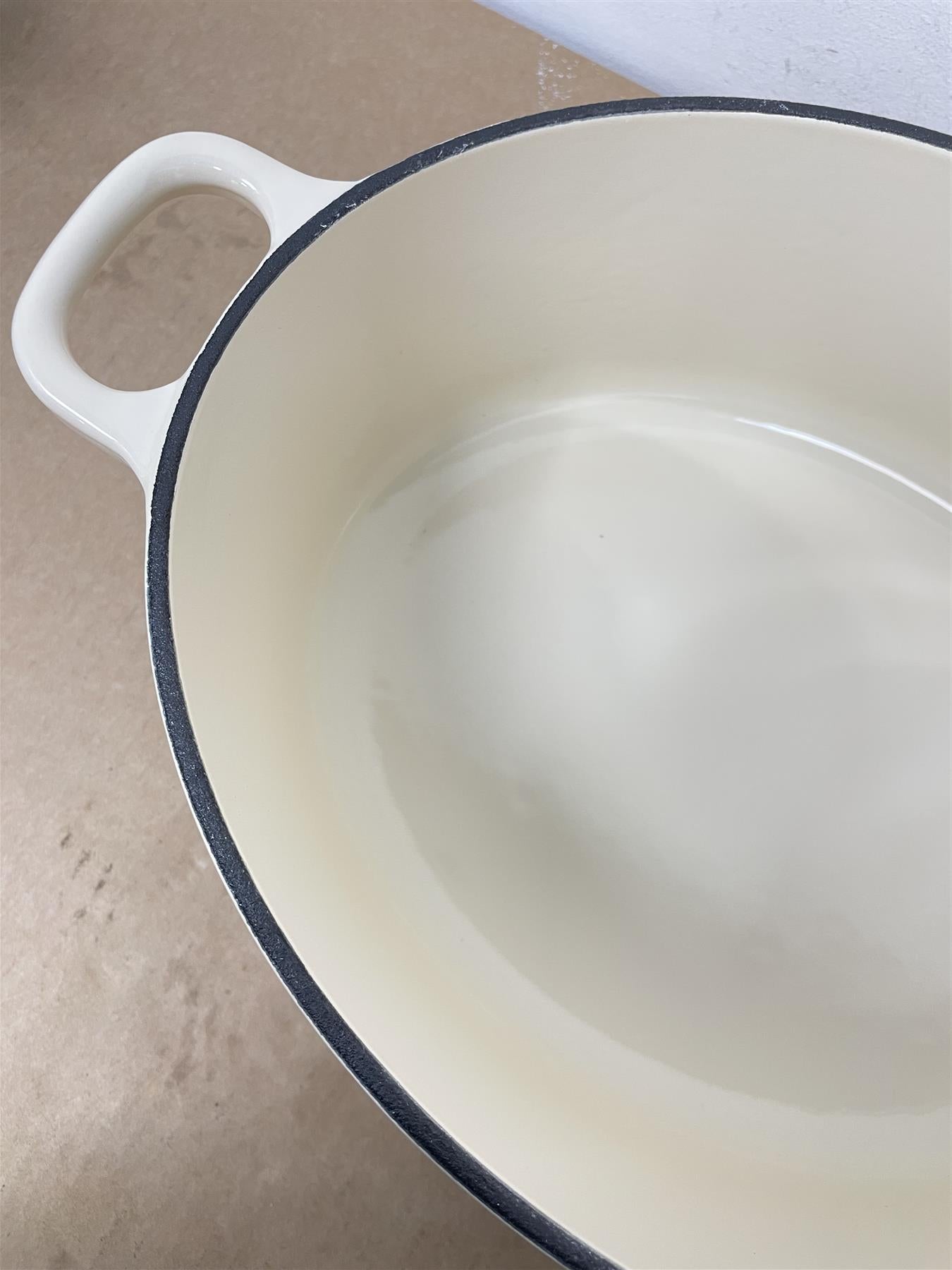 Habitat 4.70 Litre Cast Iron Oval Casserole Dish Easy cook, Easy serve - Cream