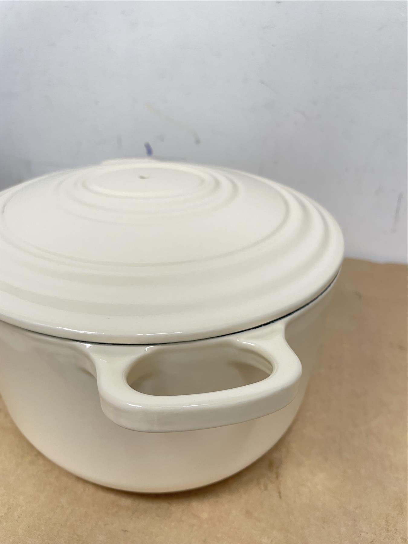 Habitat 4.70 Litre Cast Iron Oval Casserole Dish Easy cook, Easy serve - Cream