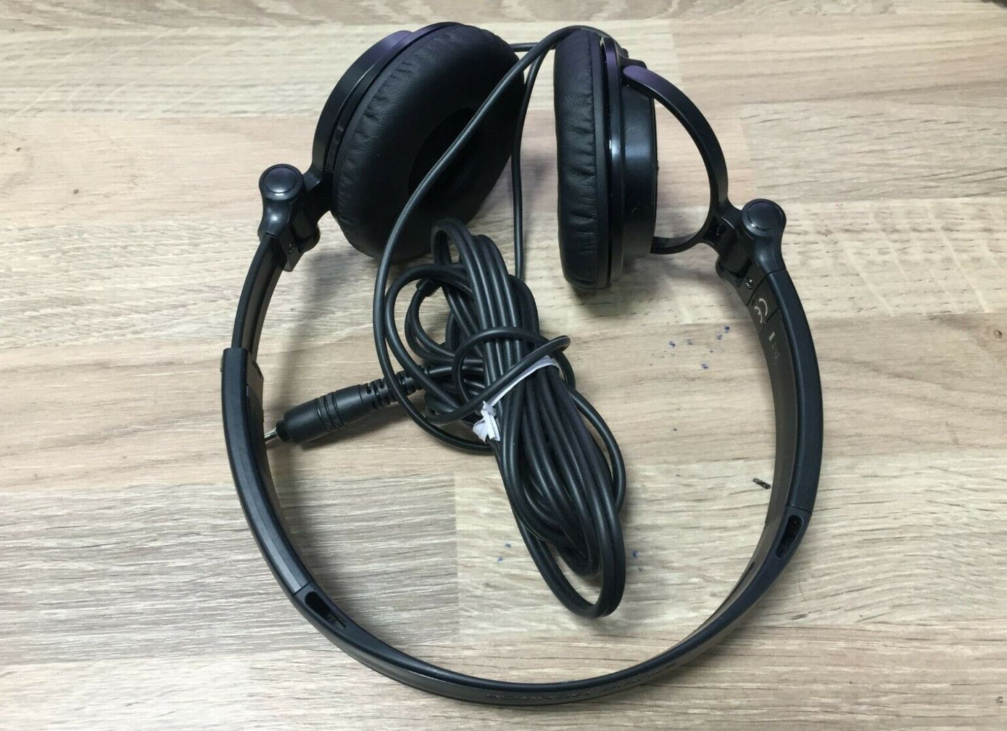 Sony MDRV150 Sound Monitoring DJ Full Ear Headphones Reversible Earcups Stereo