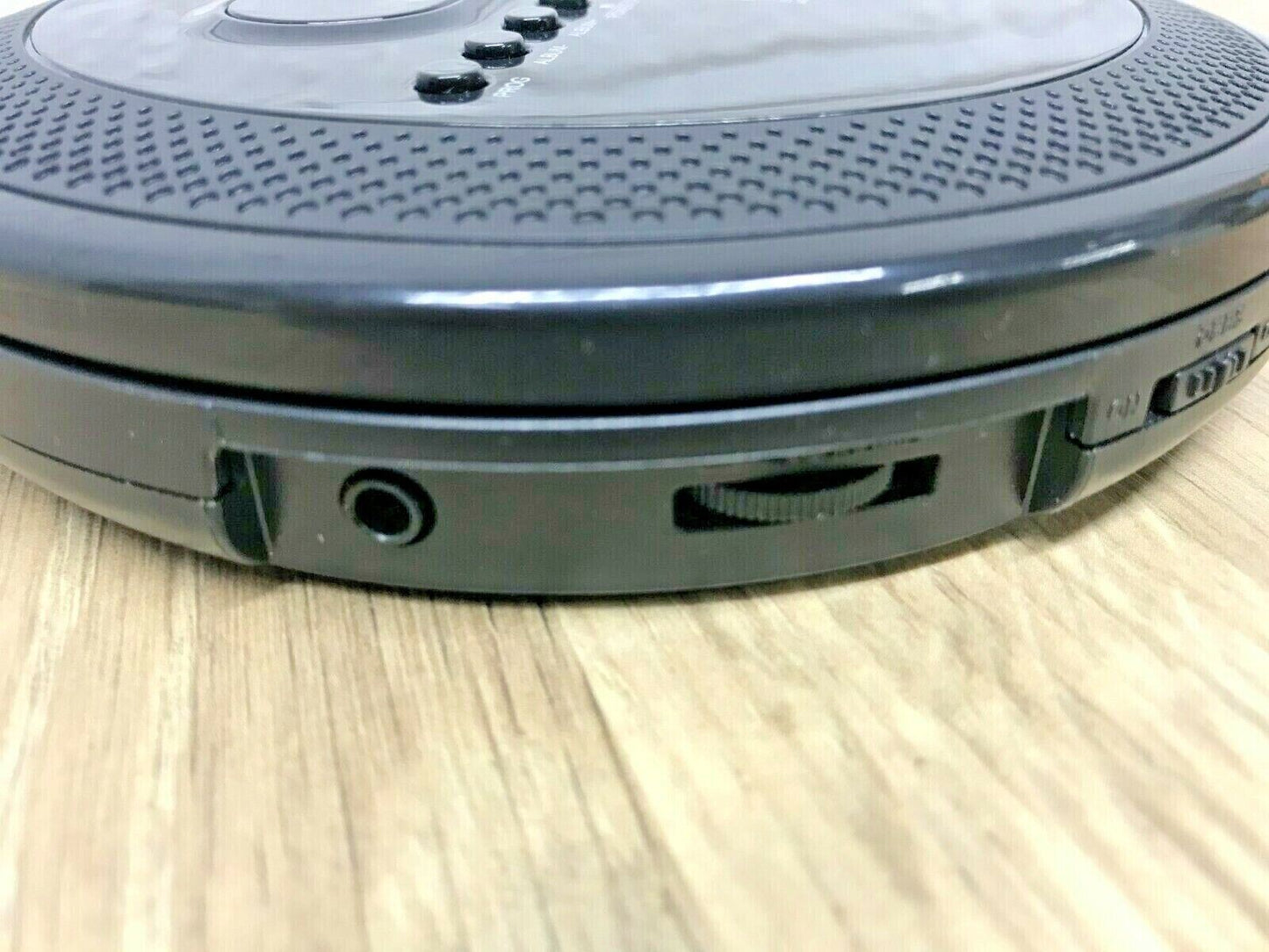 Bush Portable CD Player CD CD-R CD-RW MP3 Headphone Battery Anti-shock Playback