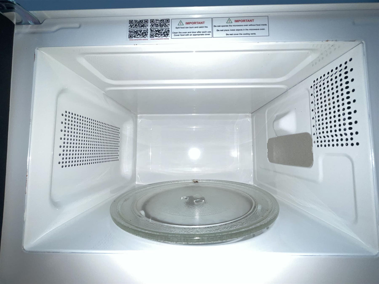 Cookworks Microwave Oven EM7 700W Standard Kitchen Food Reheat Defrost White