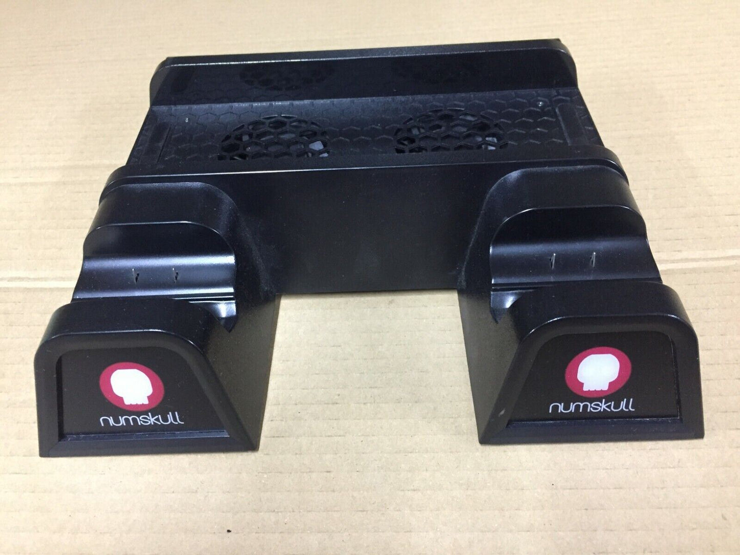 NUMSKULL XBOX ONE 5 IN 1 DOCKING STATION CONSOLE STAND GAME CONTROLLER CHARGER