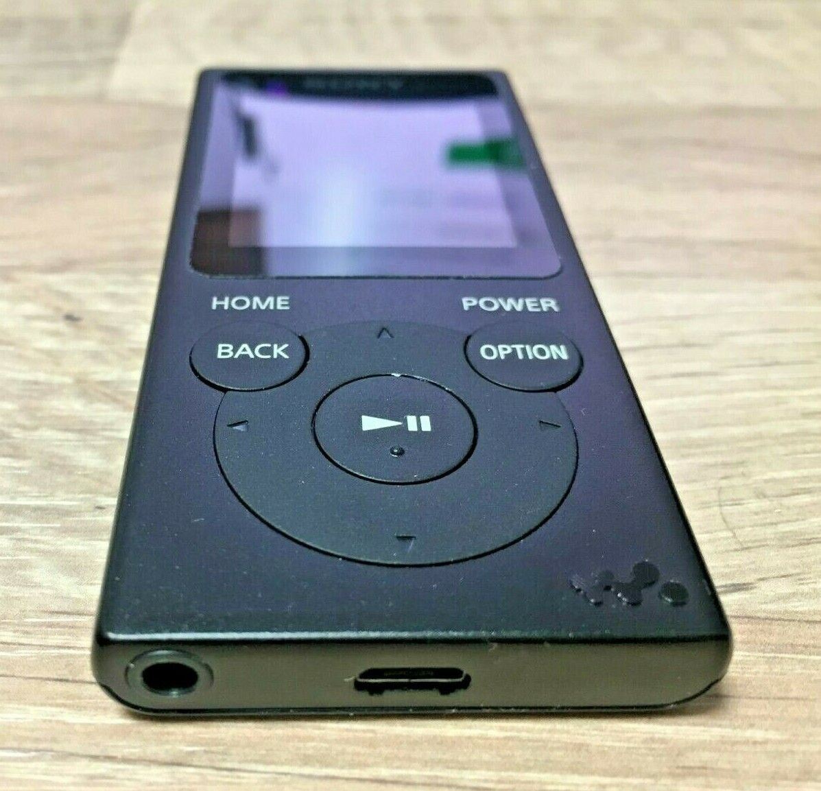 Sony NWE394 Walkman 8GB Portable Stereo Sound LCD LED MP3 Player USB FM AM Radio
