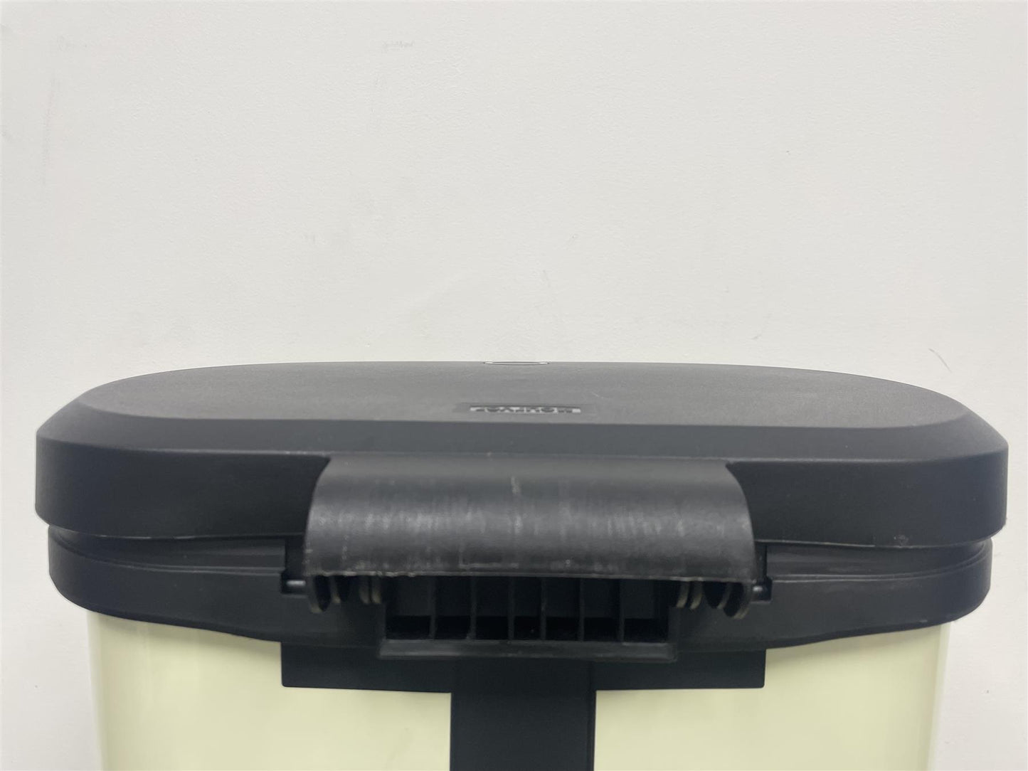 Curver 40 Litre Touch Top Kitchen Easy To Wipe Clean Bin lightweight - Ivory