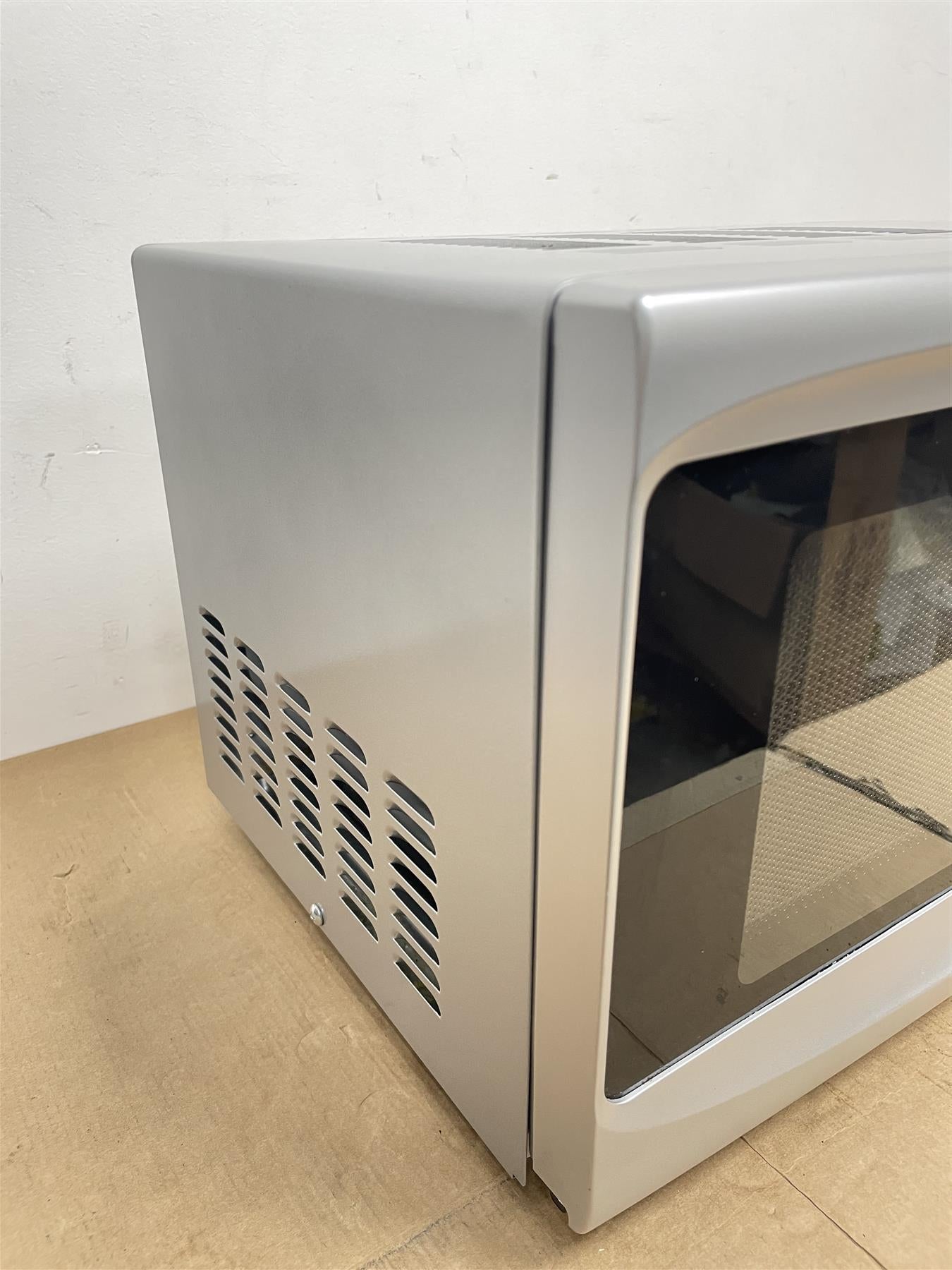 Cookworks 700W Standard Food Reheat Defrost Microwave Oven P70B - Silver