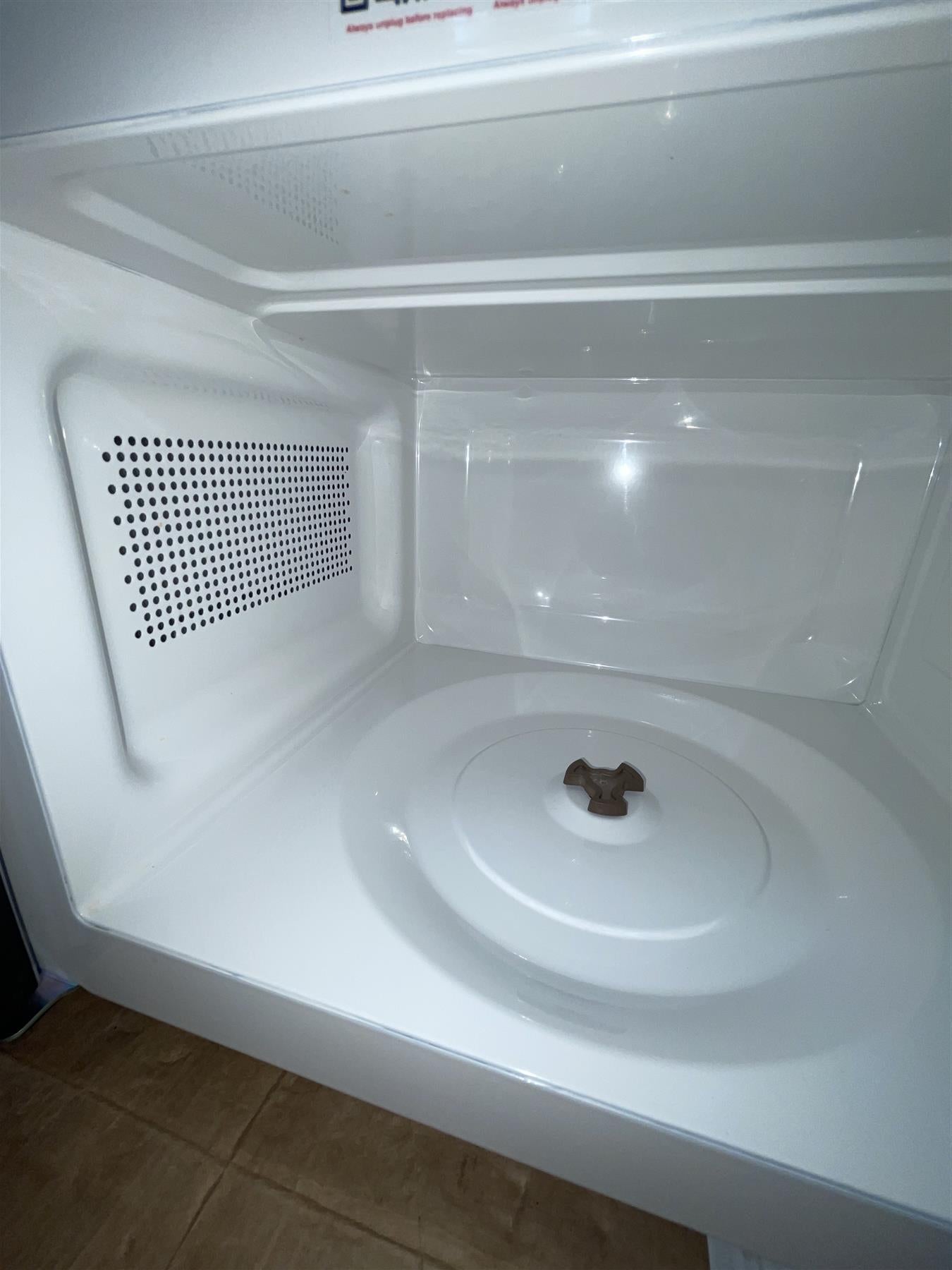 Cookworks 700W Standard Food Reheat Defrost Microwave Oven P70B - Silver