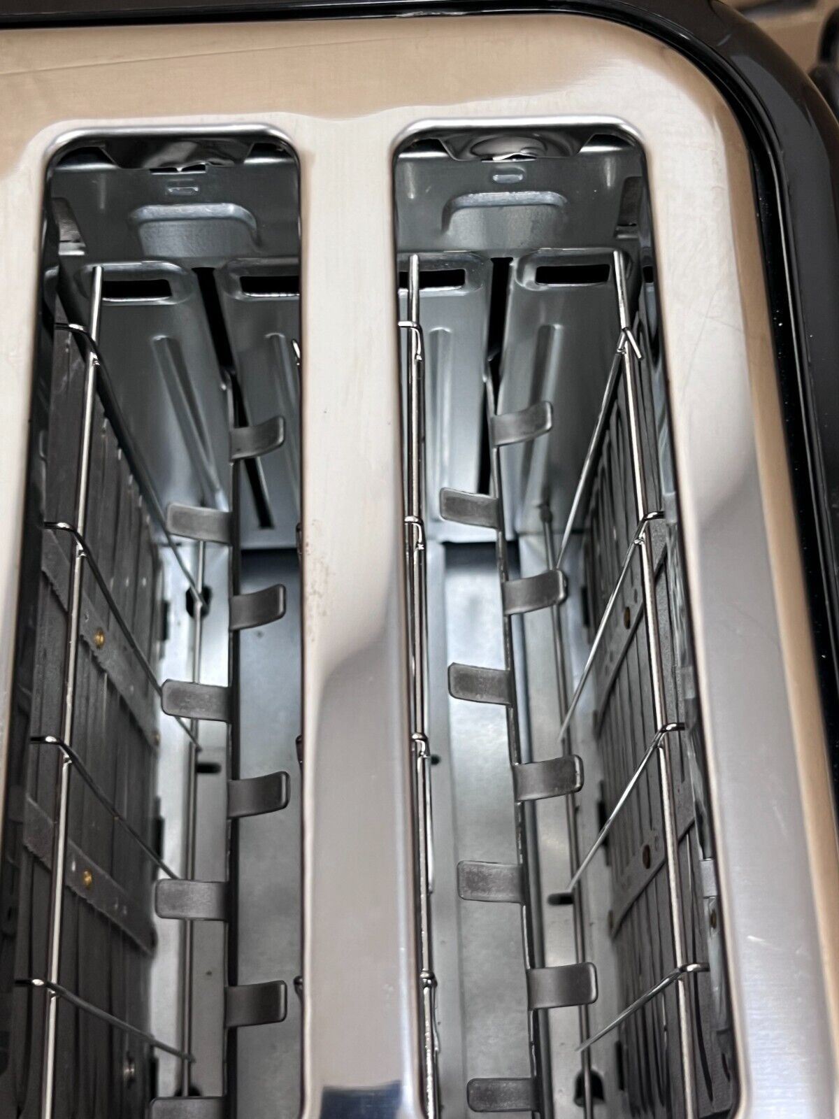 Breville VTR013 Curve 4 Slice Toaster Extra Wide Bagel Slots - Black and Chrome