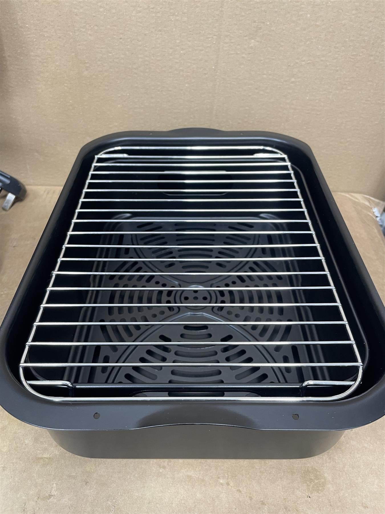 Cook's Essentials Grill & Airfryer 5.5L 1800W White silkscreen program selection