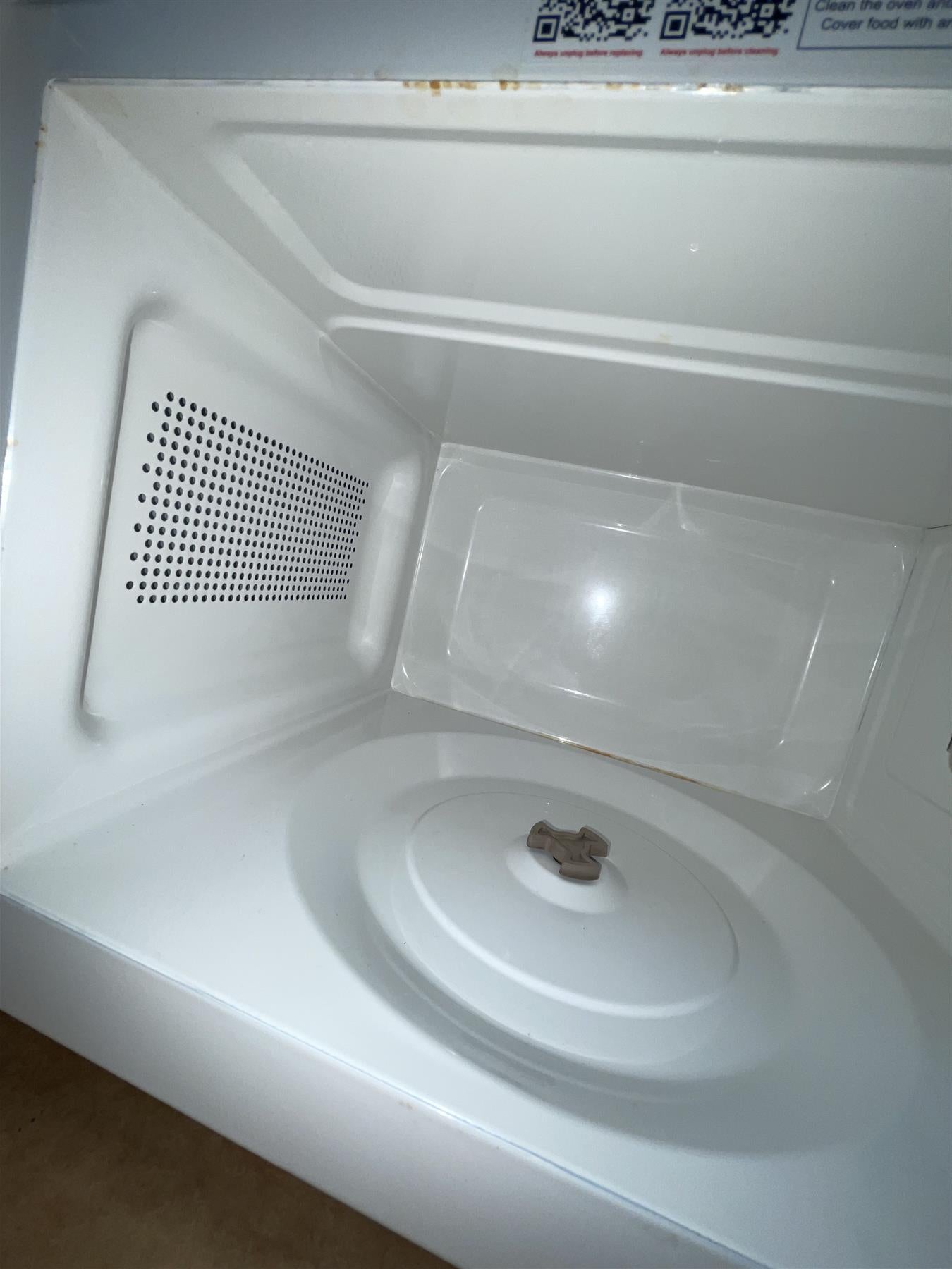 Cookworks Microwave Oven EM7 700W Standard Kitchen Food Reheat Defrost White