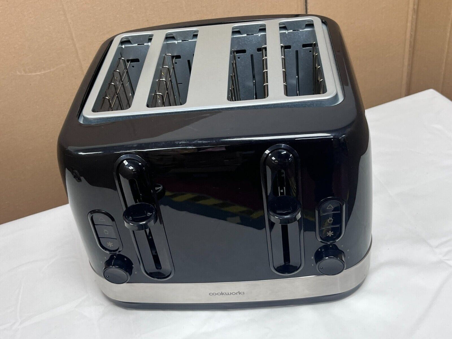 Cookworks Illuminated 4 Slice Extra Wide Toaster Defrost Black Slots Bagel Black