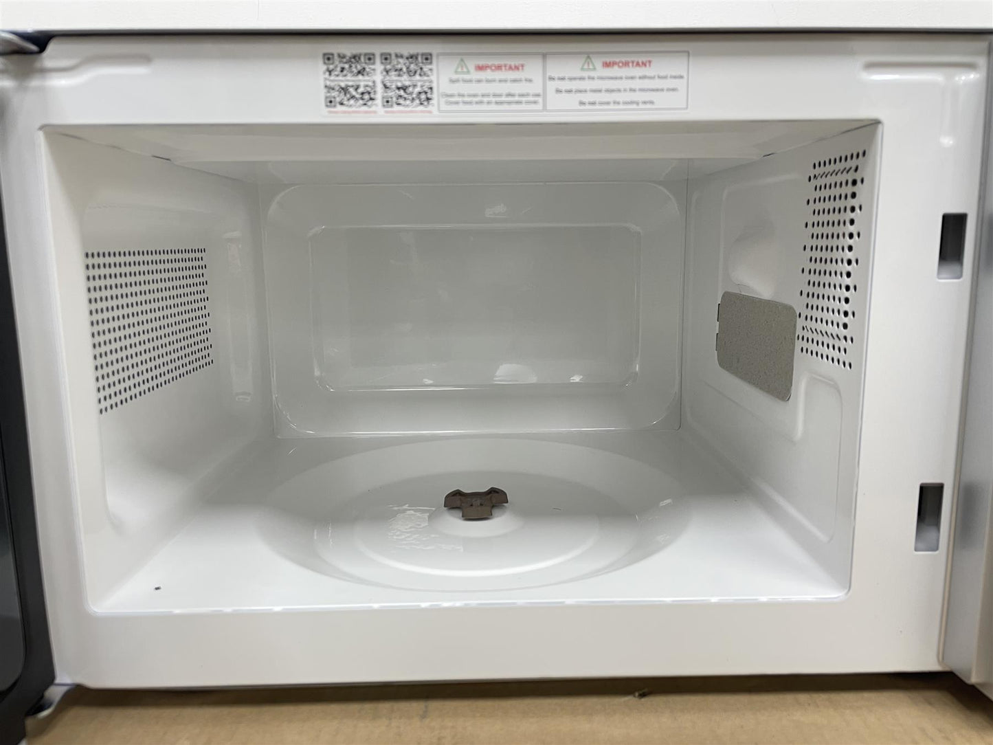 Cookworks 700W Standard Food Reheat Defrost Microwave Oven P70B - Silver