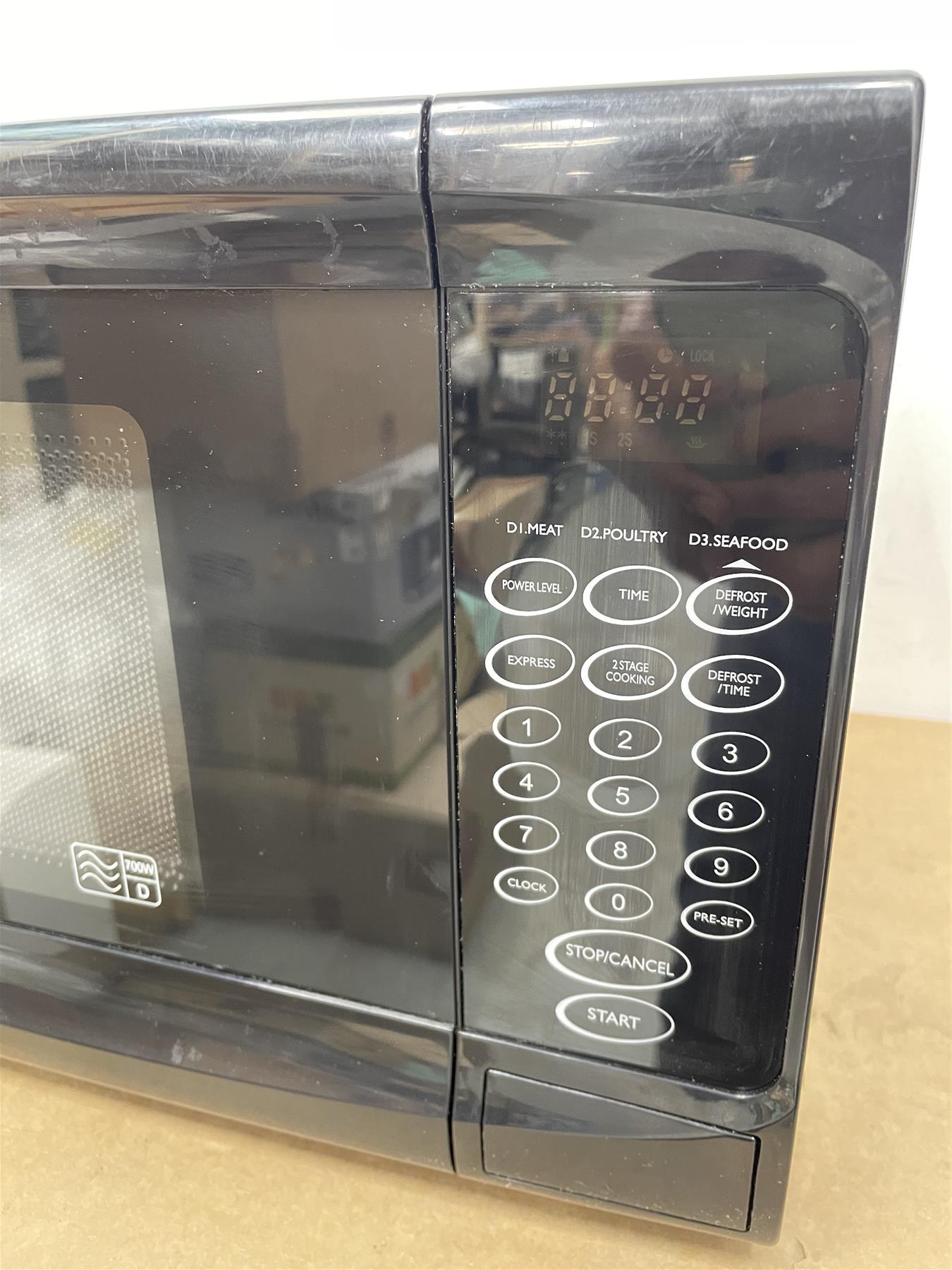 Cookworks 700W Standard Defrost Microwave Oven MM7 Absolute Breeze  - Black