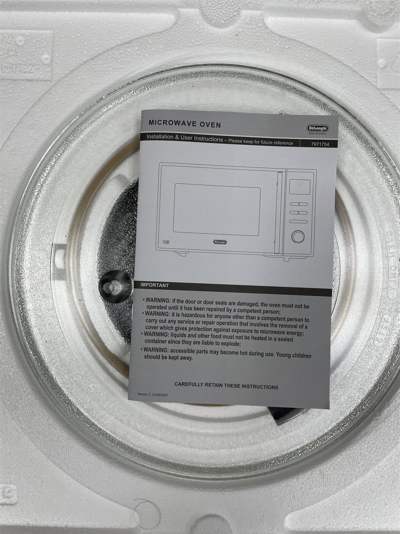 Delonghi 900W Enamel Cavity Solo Food Reheat Defrost Microwave Oven AM9 - Black