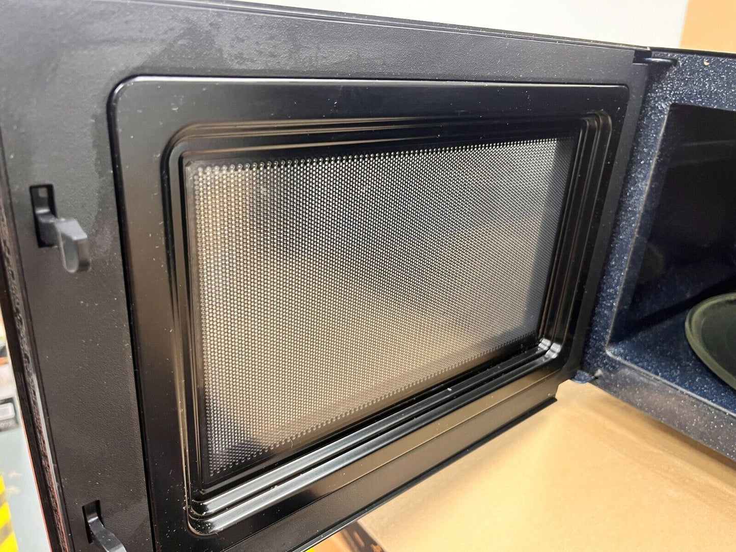 Delonghi 900W Enamel Cavity Solo Food Reheat Defrost Microwave Oven AM9 - Black