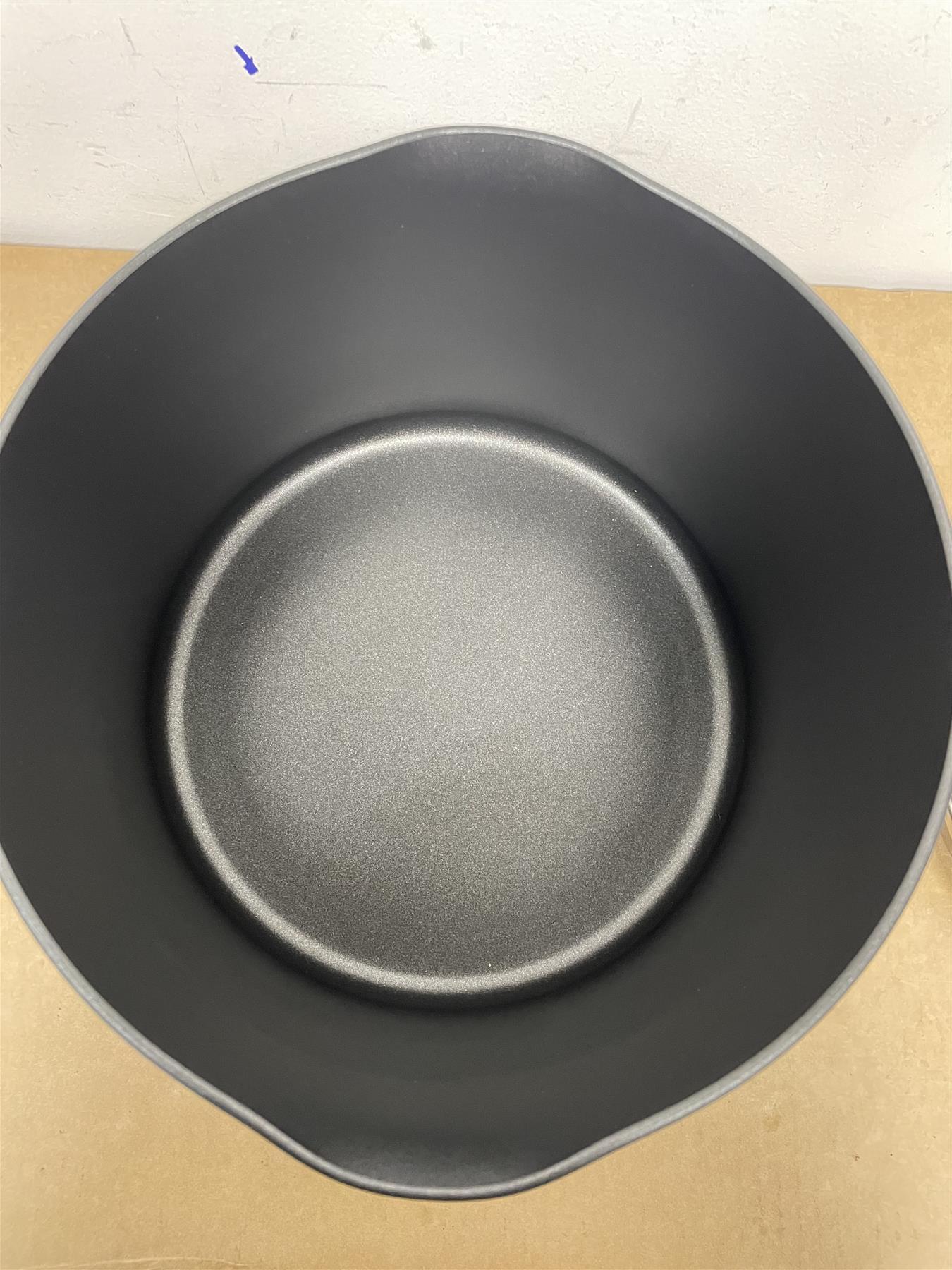 Argos Home 24cm Aluminum Stock Pot 7.5L Easy clean with non stick coating