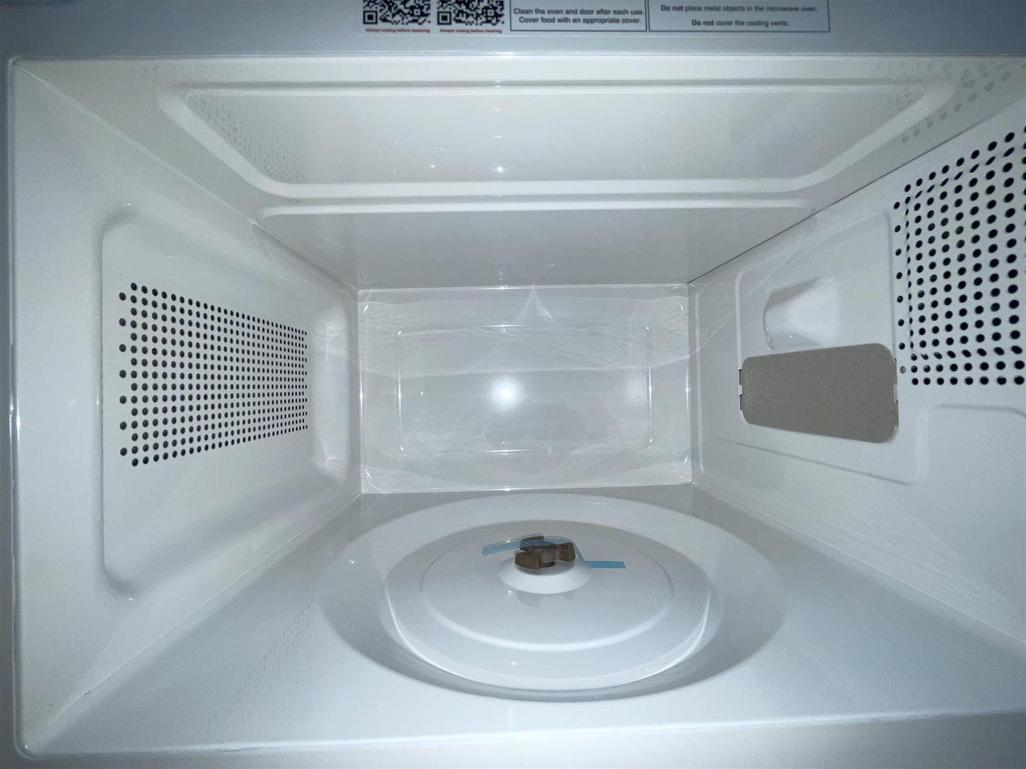 Cookworks 700W Standard Food Reheat Defrost Microwave Oven P70B - Silver