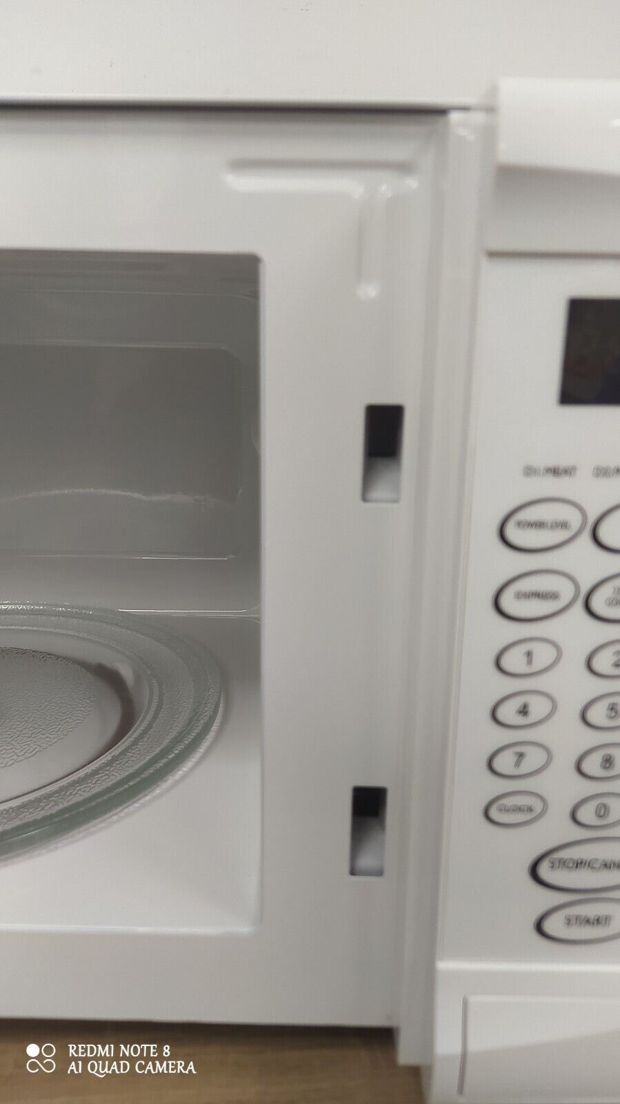 Cookworks Microwave Oven EM7 700W Standard Kitchen Food Reheat Defrost White