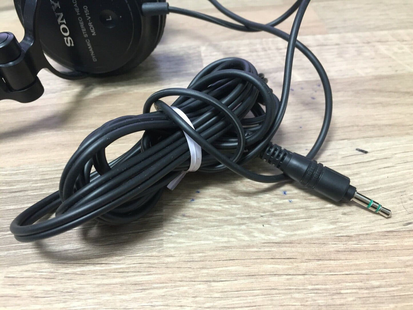 Sony MDRV150 Sound Monitoring DJ Full Ear Headphones Reversible Earcups Stereo