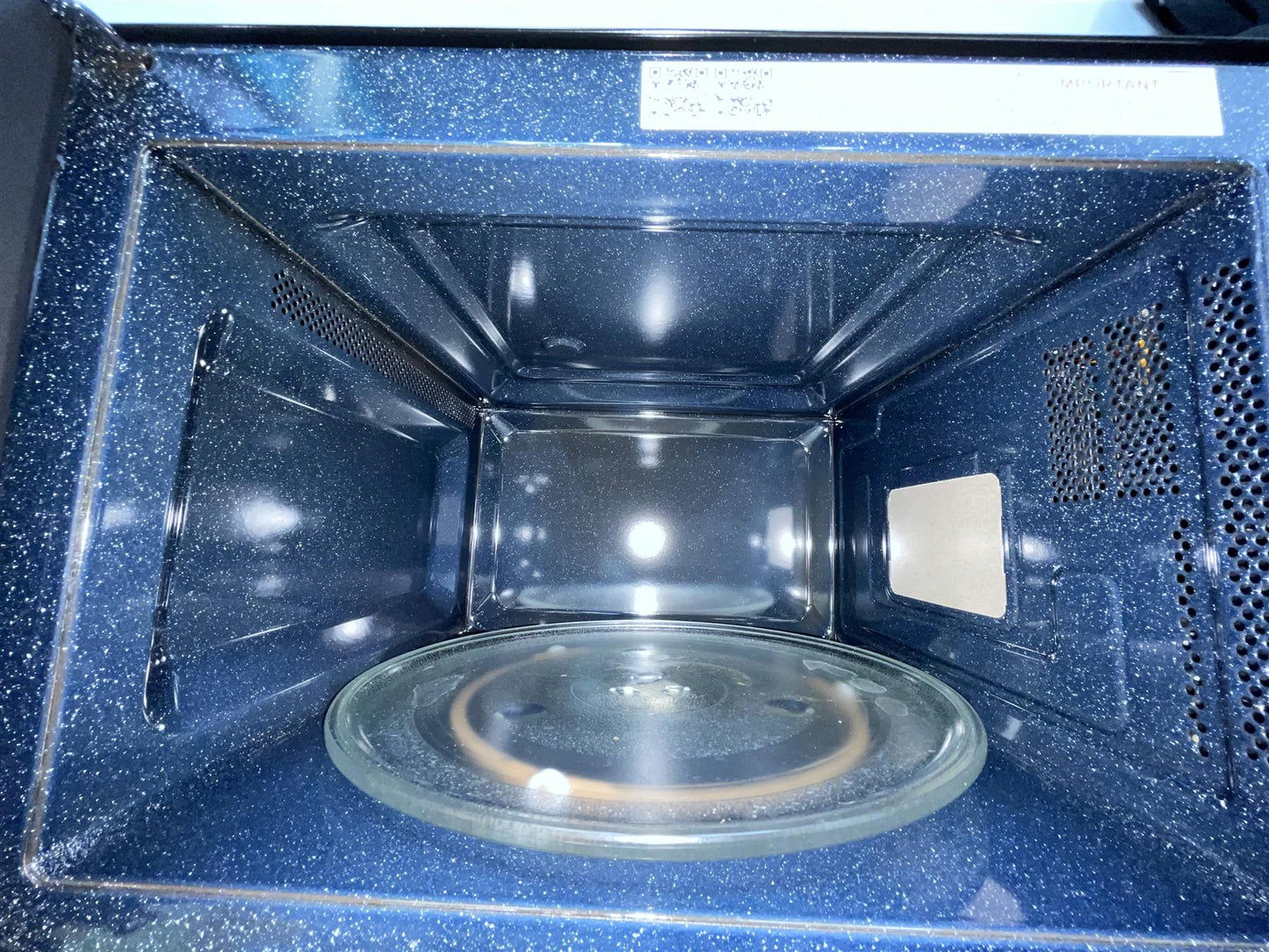 Delonghi 900W Enamel Cavity Solo Food Reheat Defrost Microwave Oven AM9 - Black