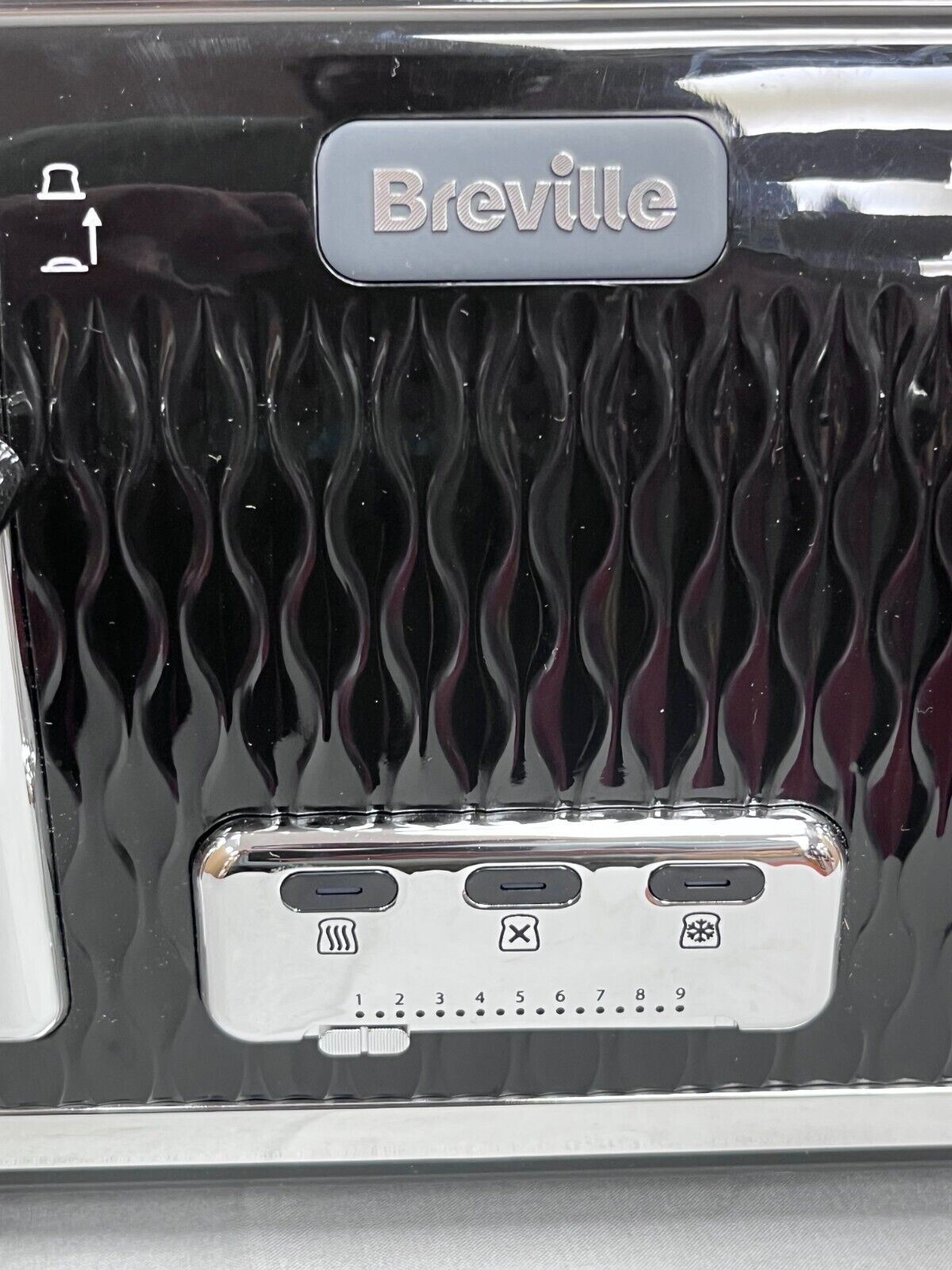 Breville VTR013 Curve 4 Slice Toaster Extra Wide Bagel Slots - Black and Chrome