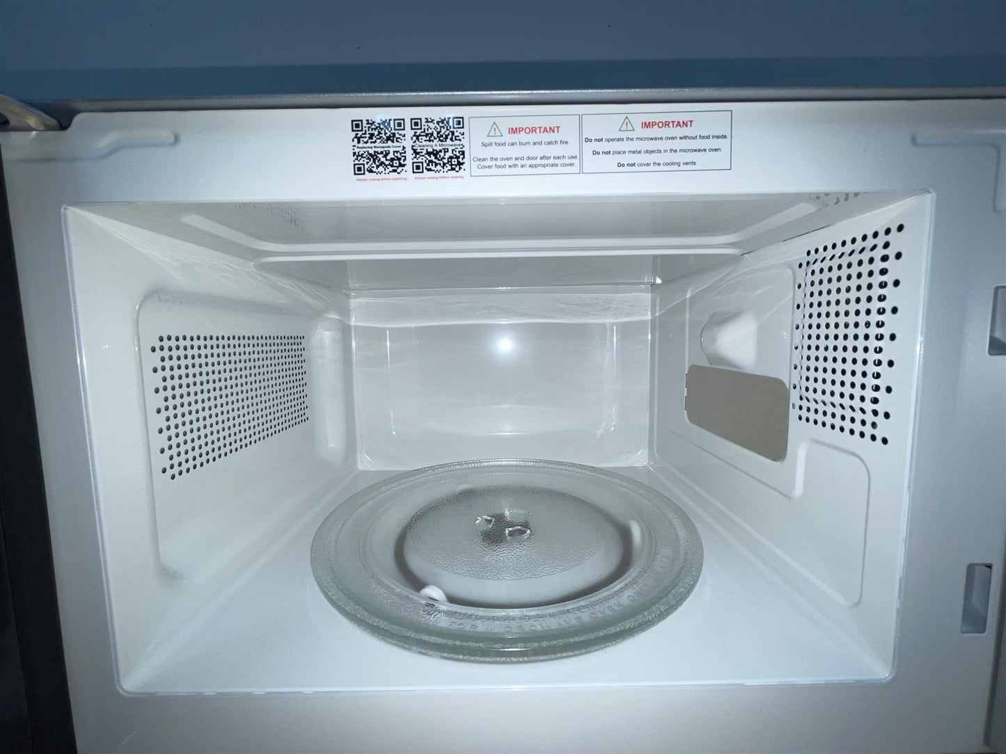 Cookworks 700W Standard Food Reheat Defrost Microwave Oven P70B - Silver