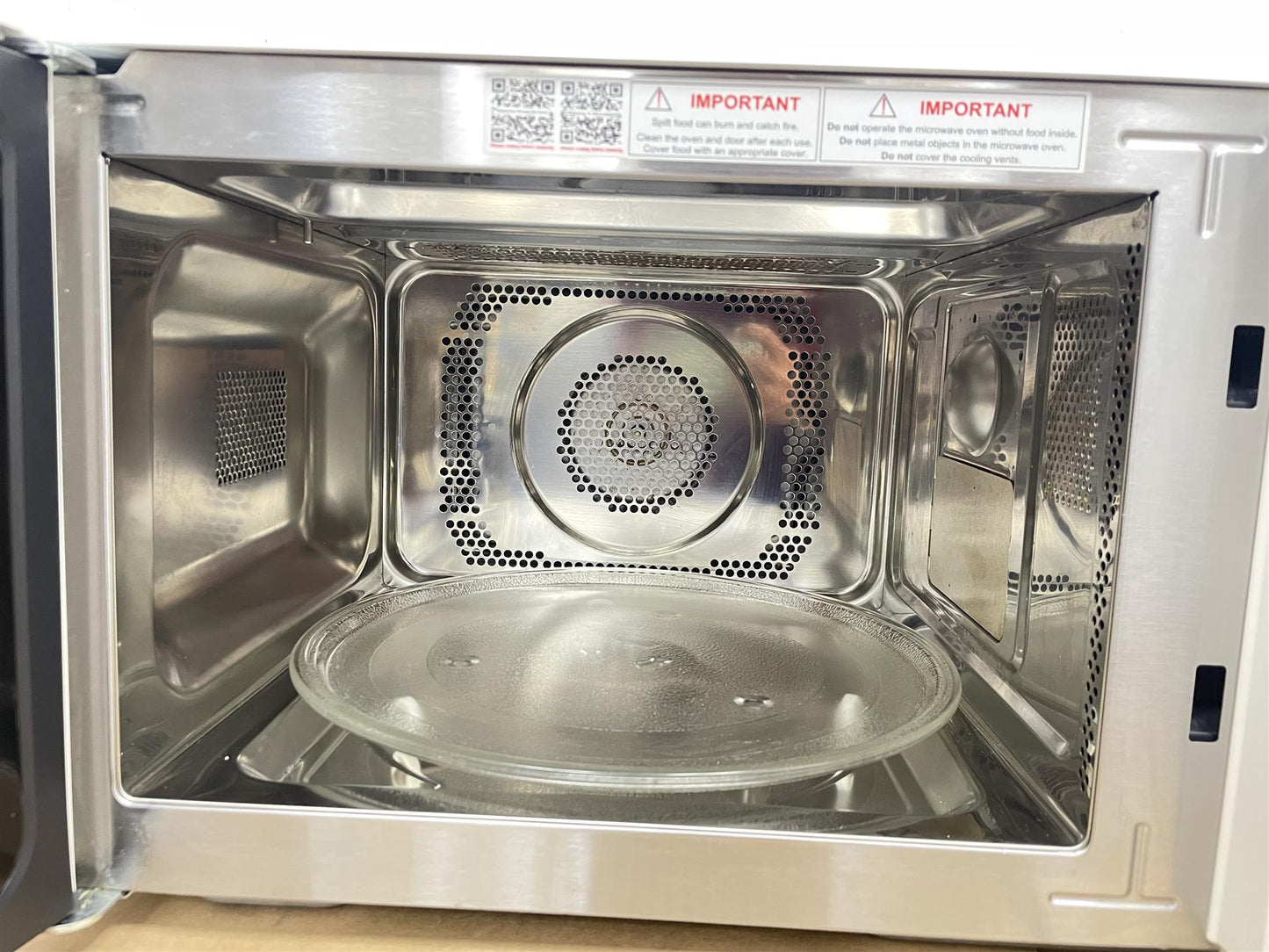 De'Longhi Brillante 23L 900W Combination Microwave - White Defrost option
